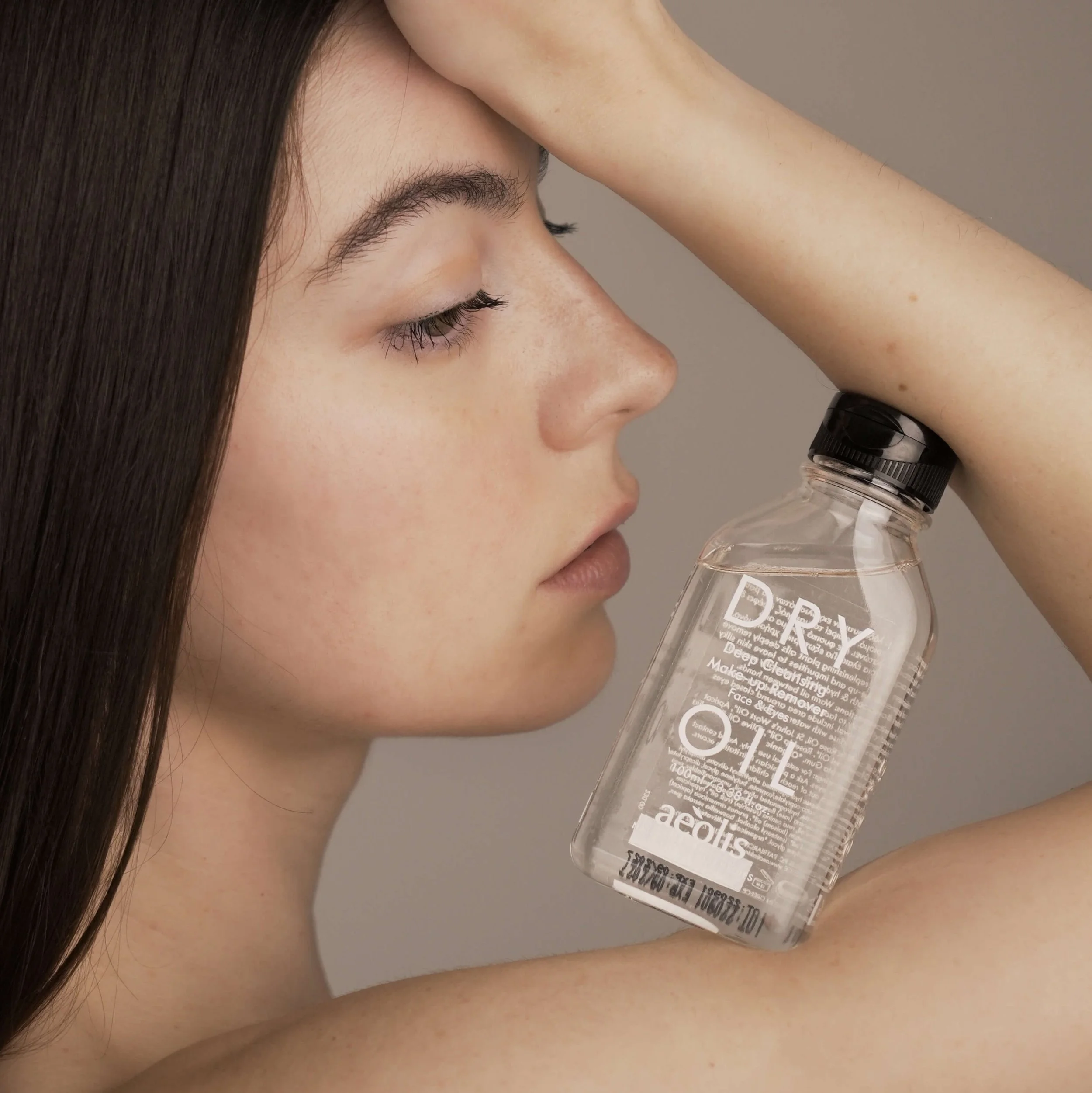 AEOLIS-DRY-OIL-CLEANSING-MAKEUP-REMOVER-01.jpg