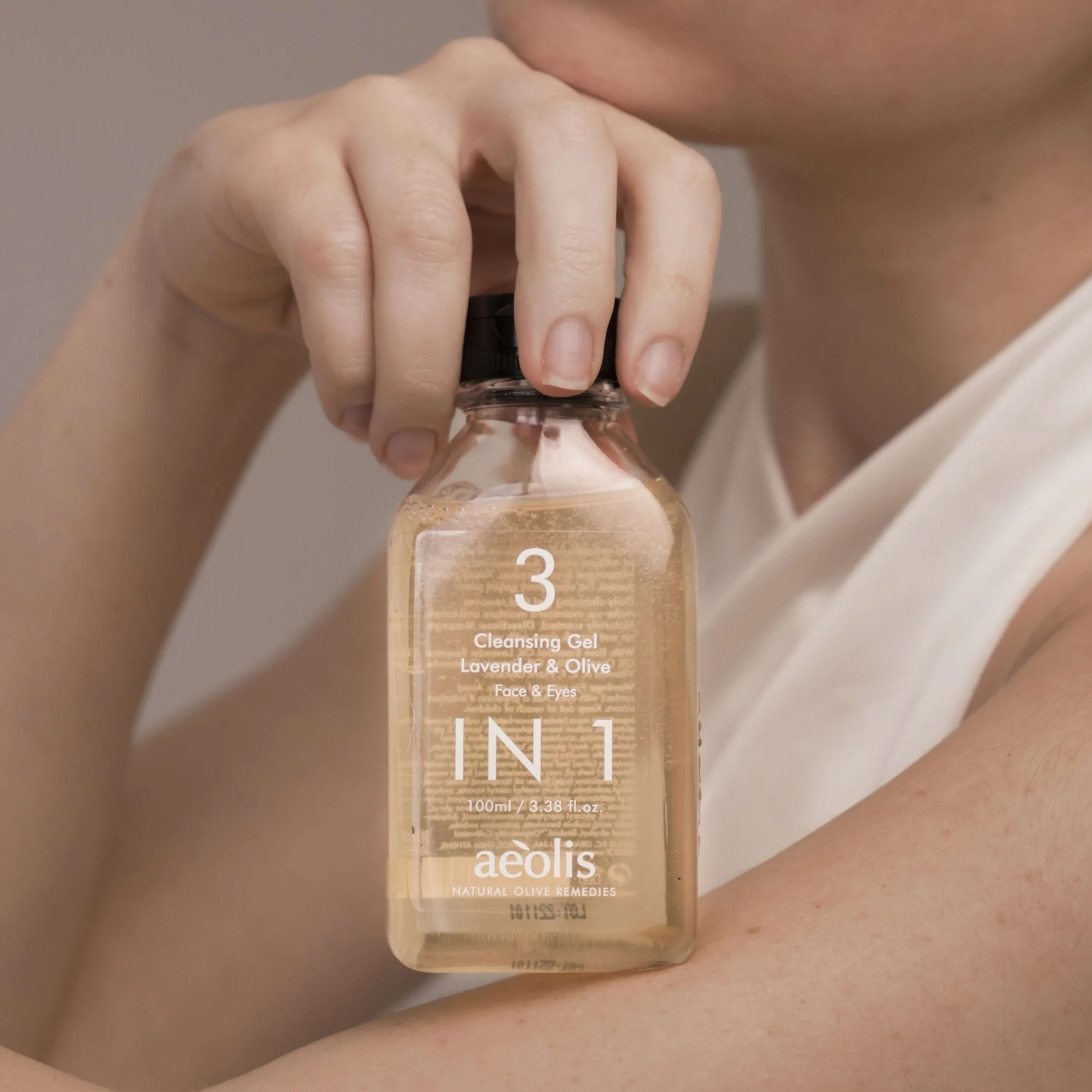 AEOLIS-3-IN-1-CLEANSING-GEL.jpg