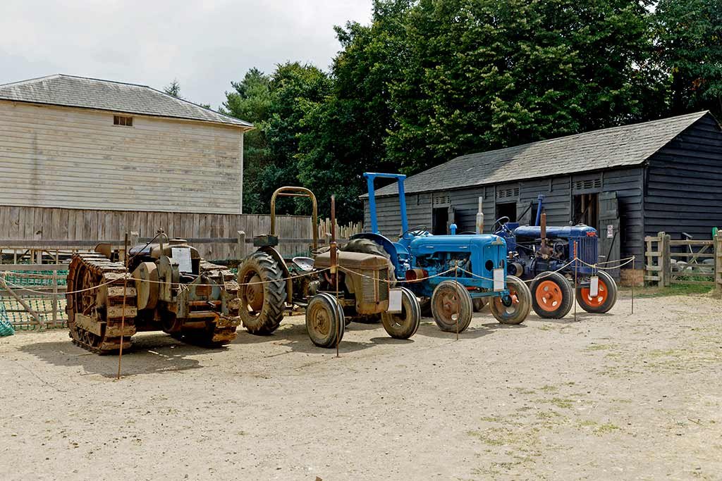 Classic-Farm-Vehicles-at-Chiltern-Open-Air-Museum-1024px.jpg