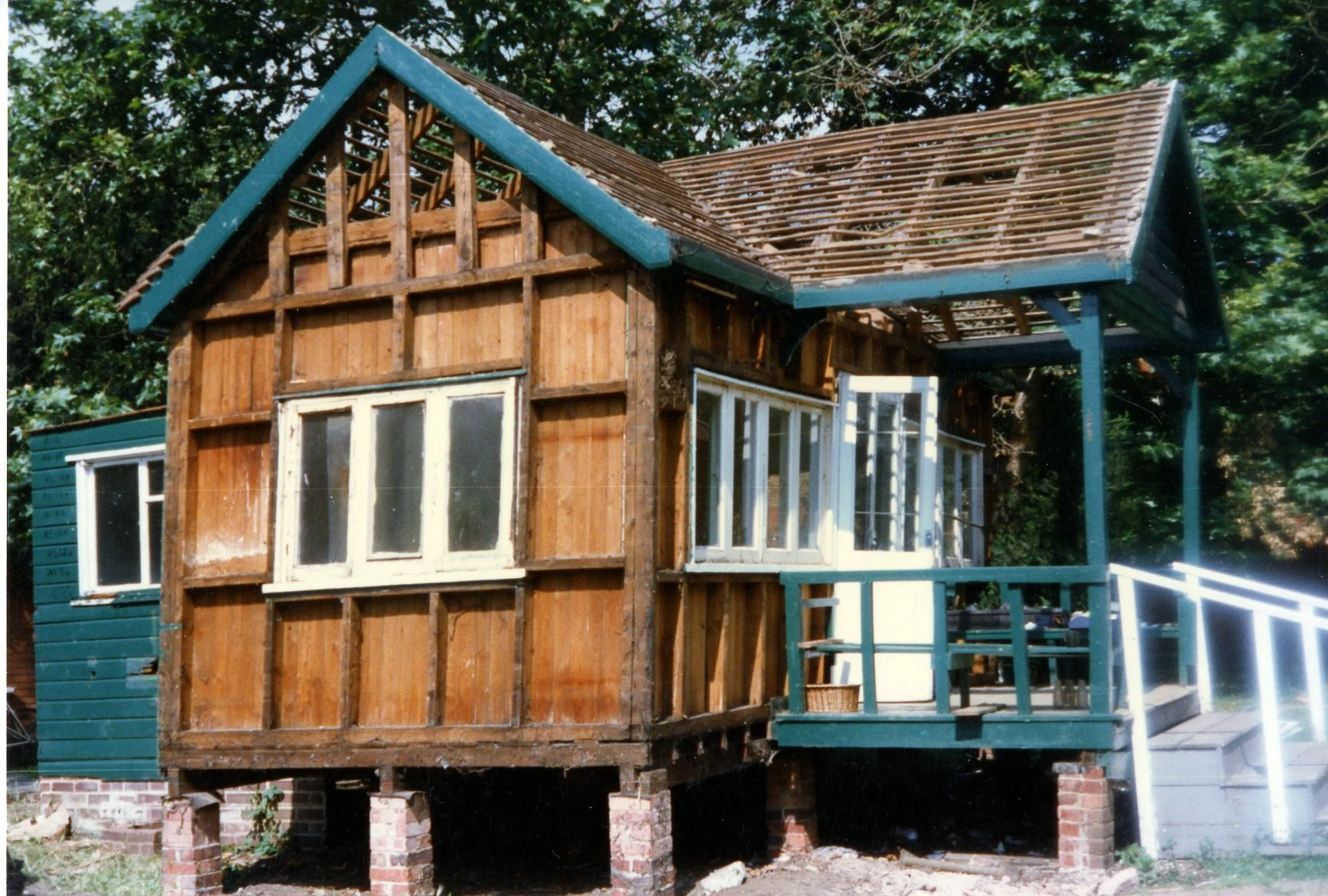 green hut under construction