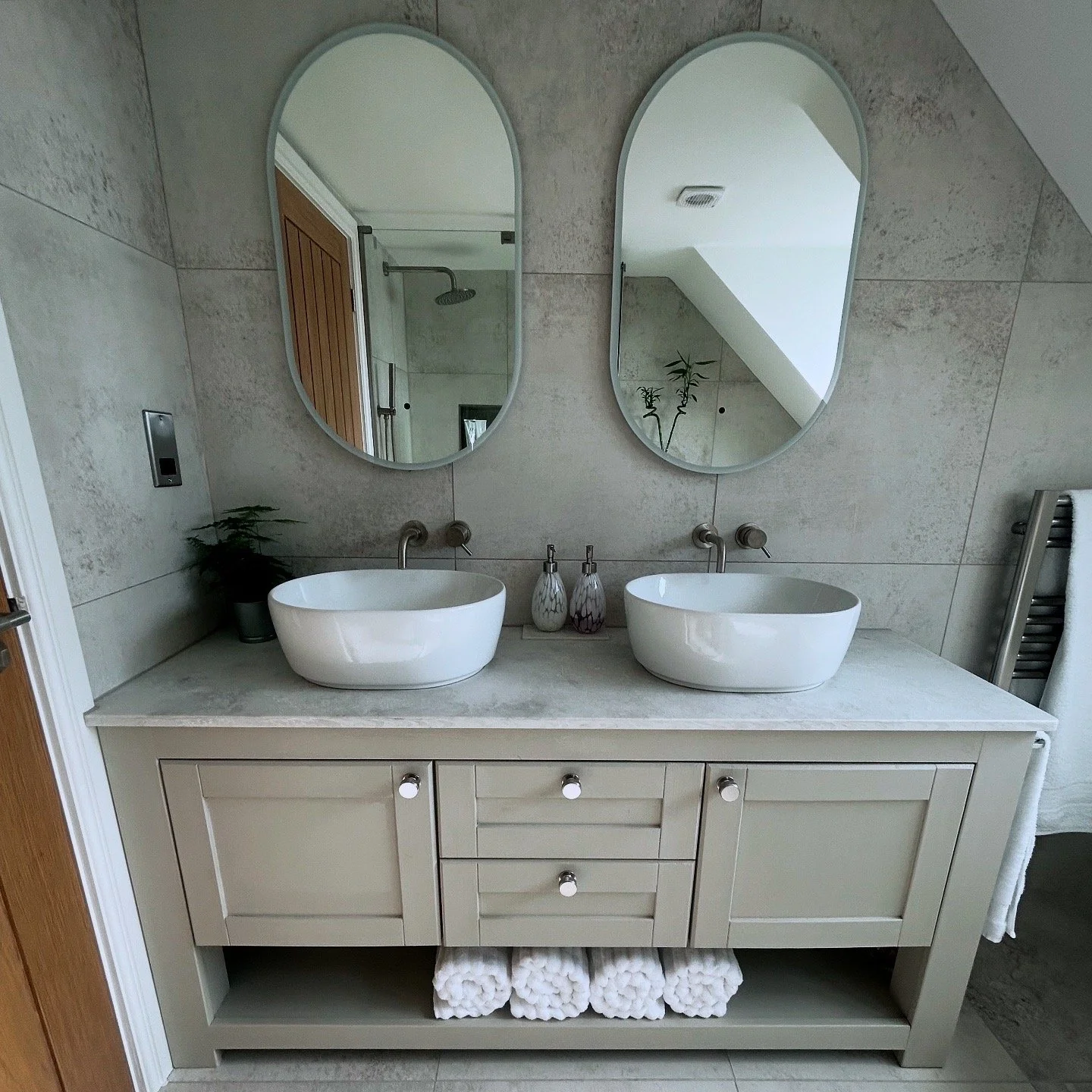 Bathroom 3.JPG