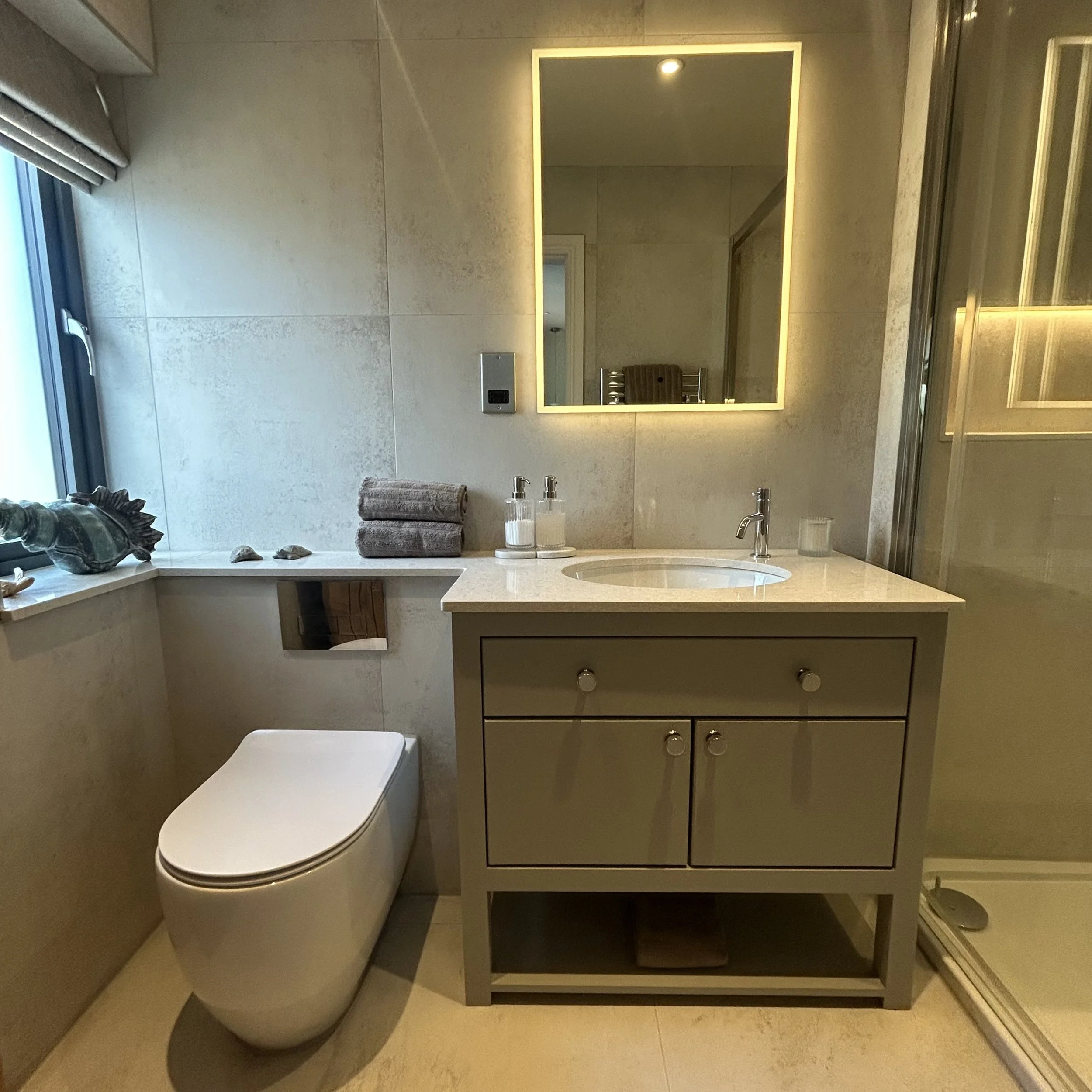 bathroom 1.jpg