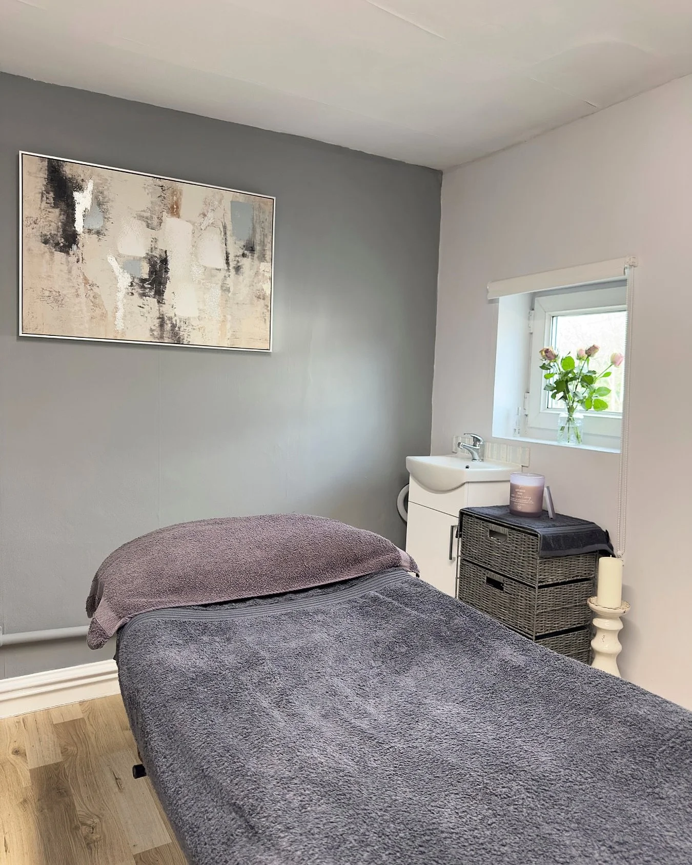Step inside our treatment room - a space designed for calm, comfort, and care. Every detail is here to help you relax and leave feeling your best.

Book your next treatment and enjoy a moment just for you🤍
