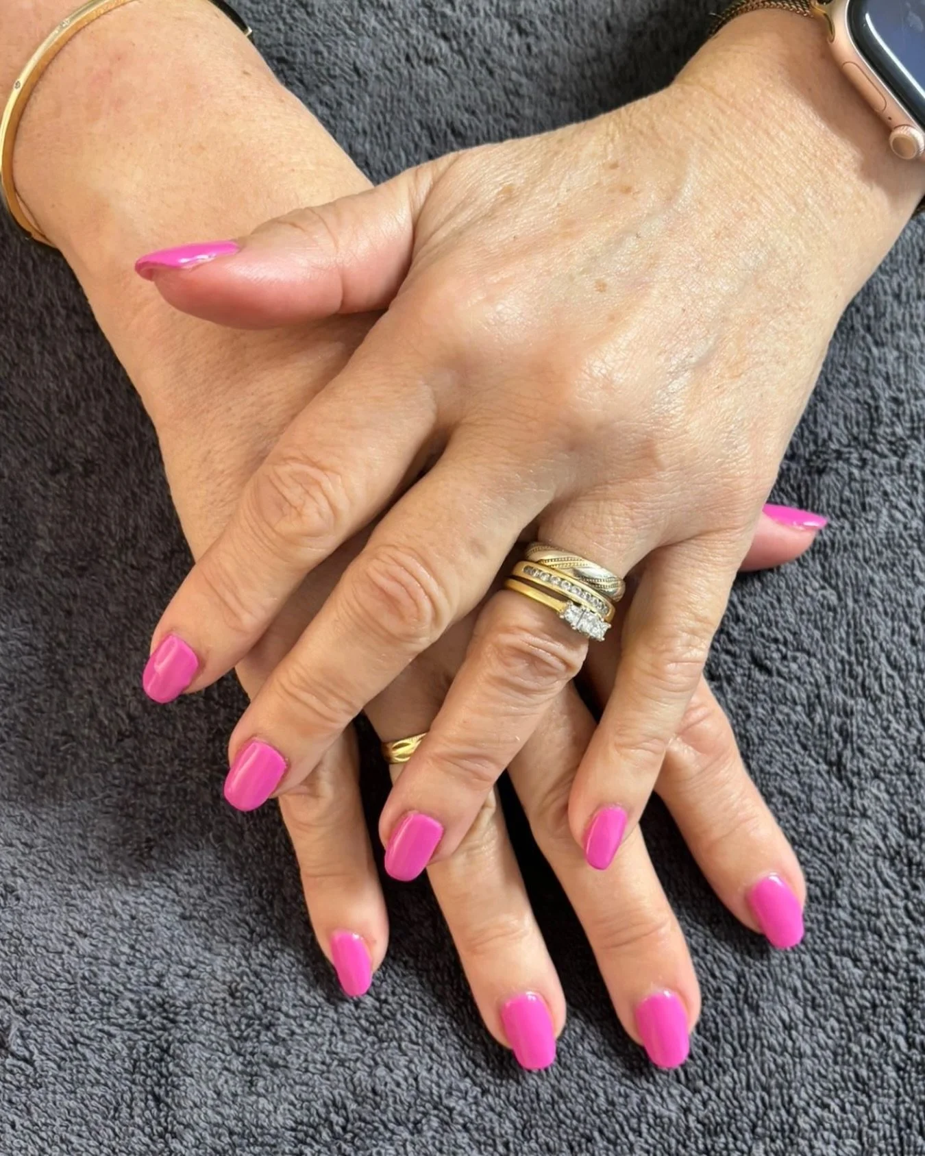 A bright pink moment 🌸🤍

Gel Manicure by @jessclemo05