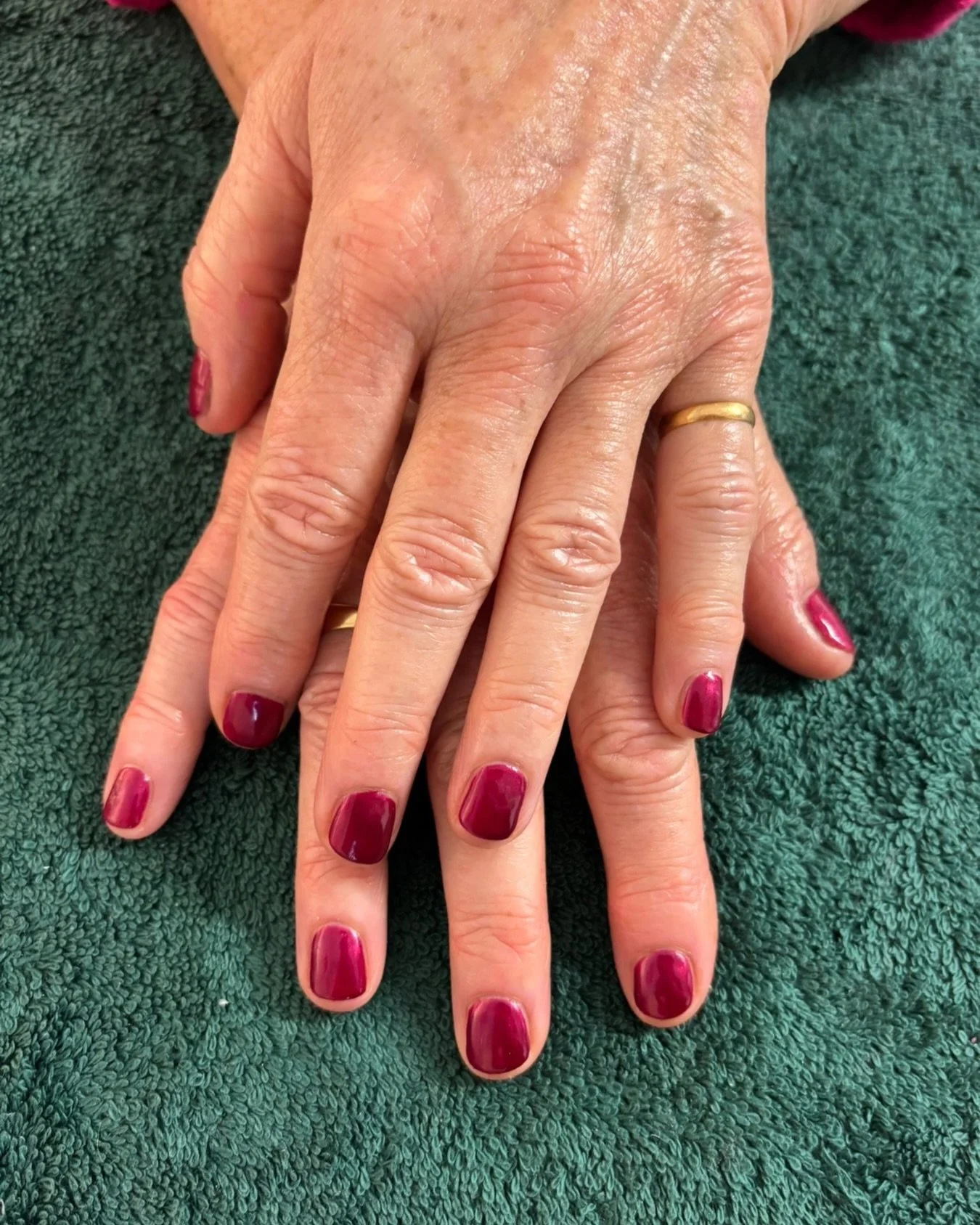 We're loving this shade 🌺

Gel manicure by @jessclemo05 

Book your next appointment
accentonbeauty.co.uk