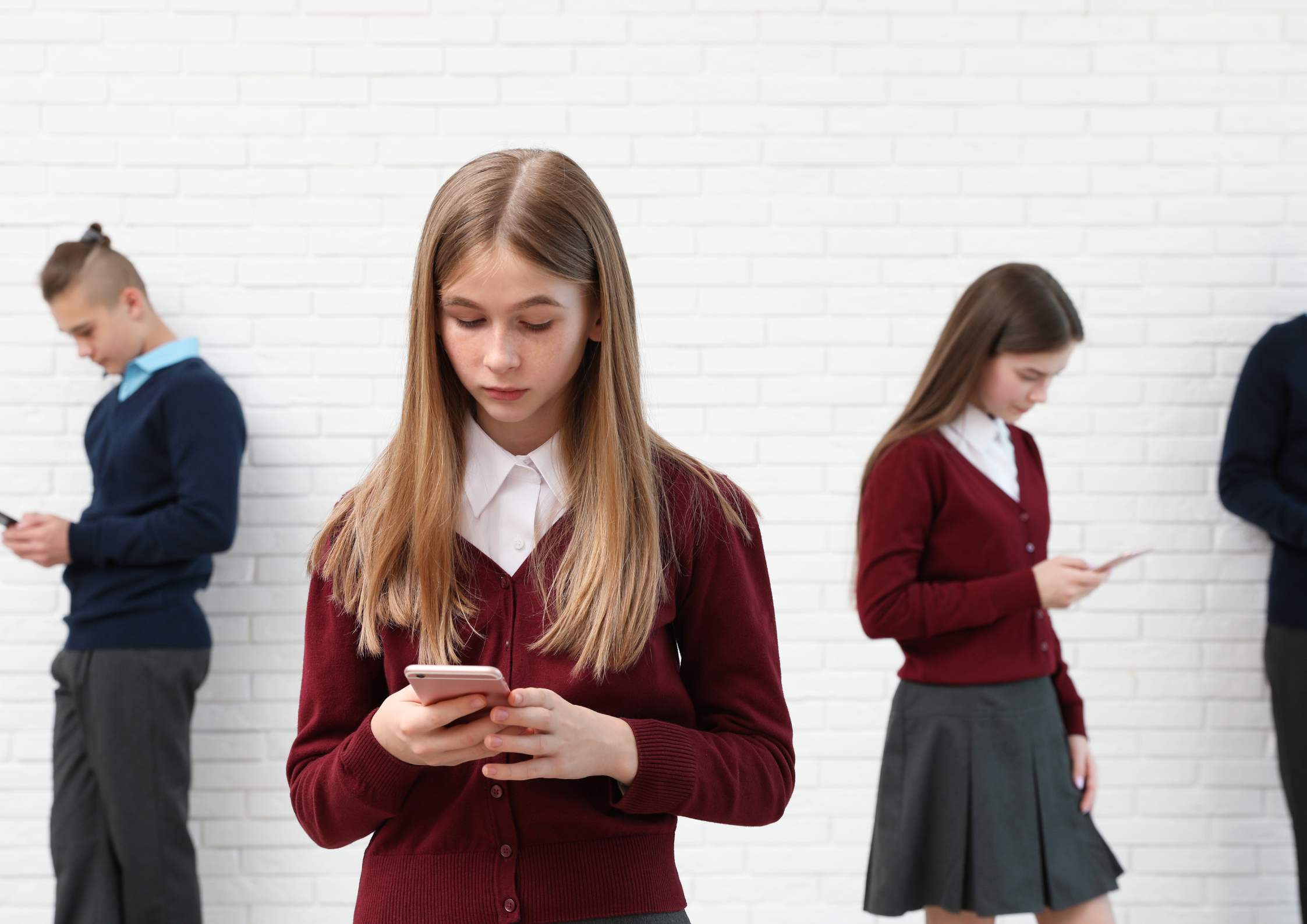 41% of secondary teachers in England say schools are changing mobile phone policies for September