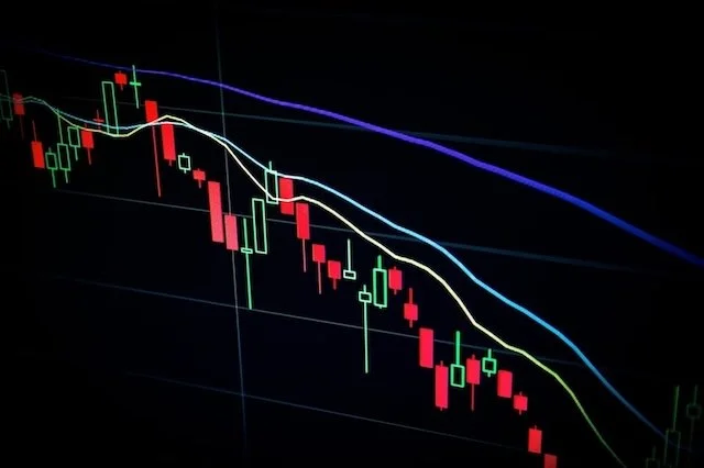 What builds investor confidence in a volatile market?