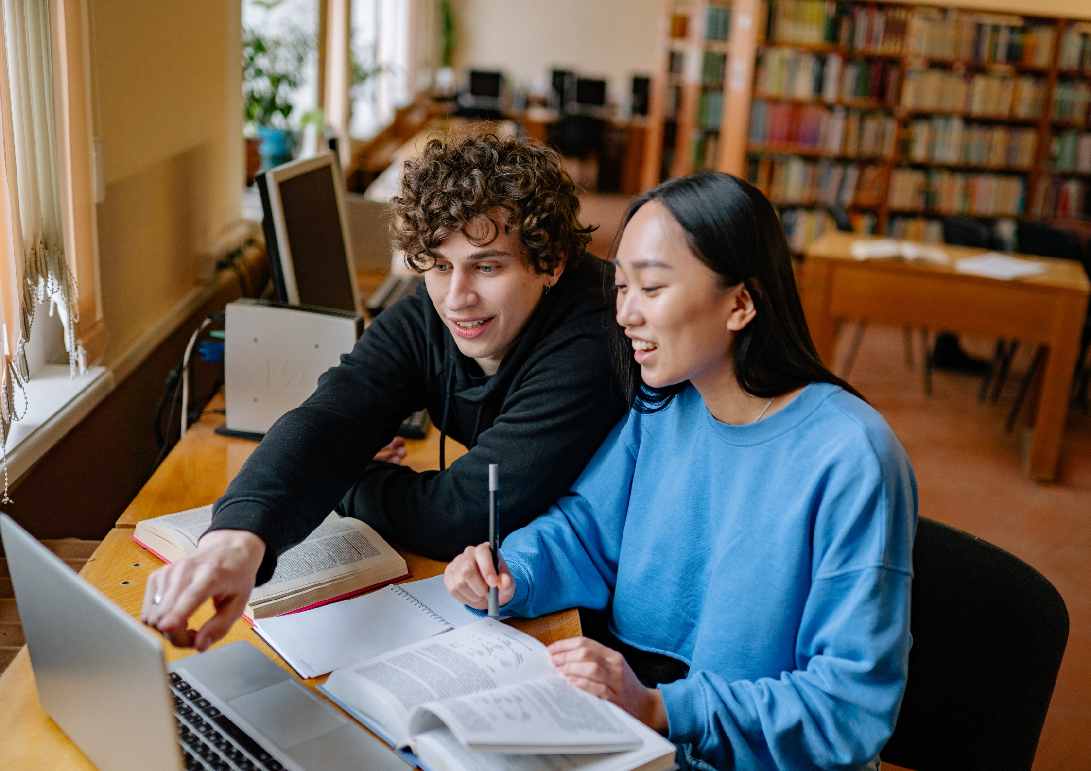 Students studying together illustrate ETIH coverage of Salesforce’s Slack Enterprise offer, with comments from Brunel University of London on practical AI and collaboration skills.