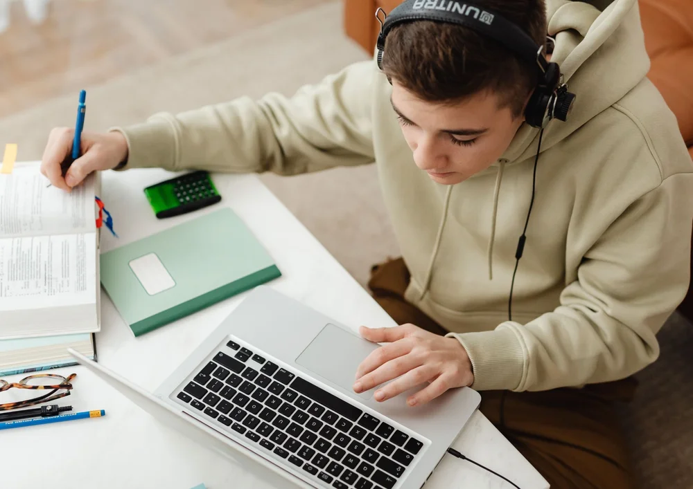 Sophia Learning offers free college-level courses to high school ...
