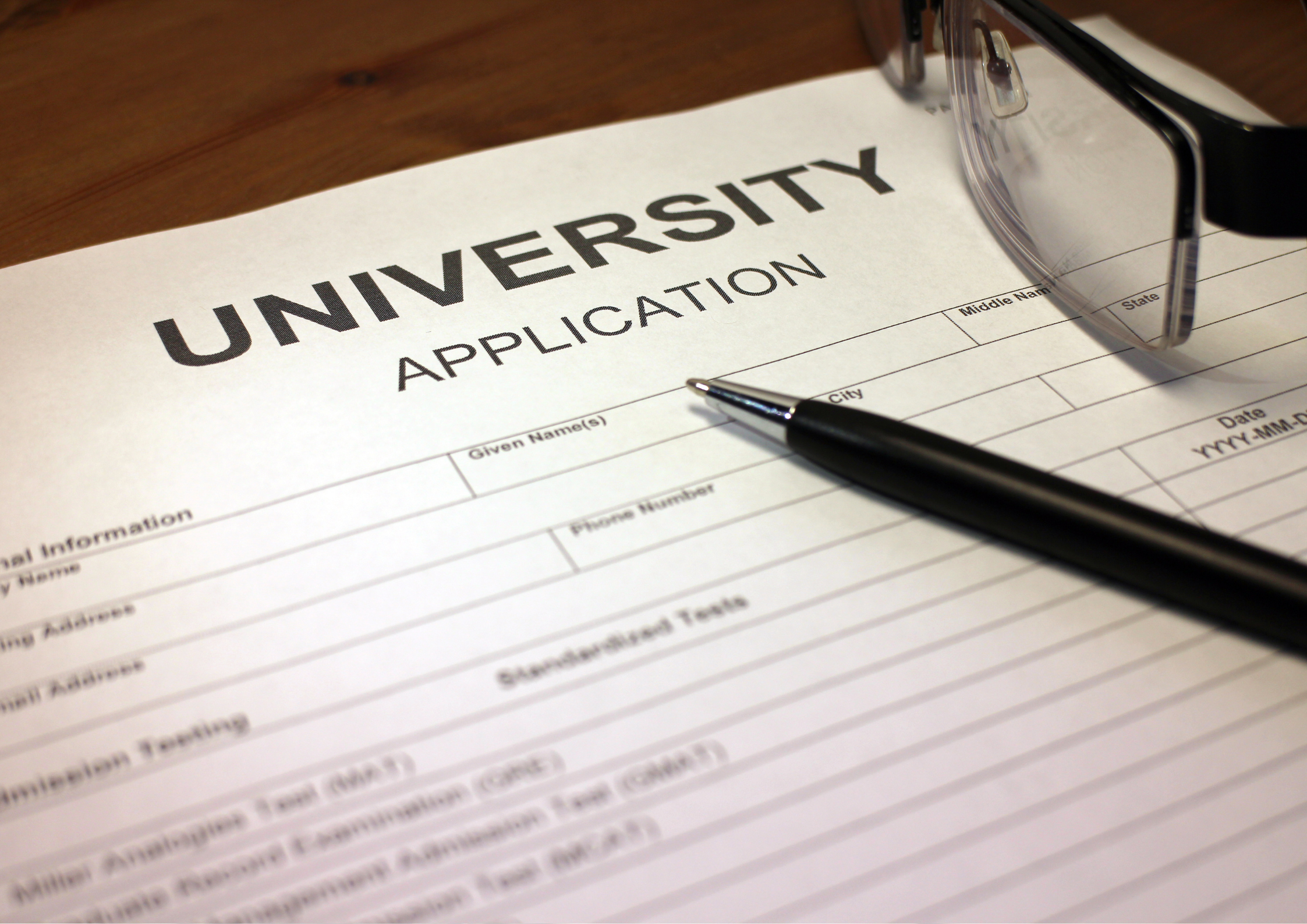 Students not yet dissuaded by AI exposure in choice of degree subject, report says