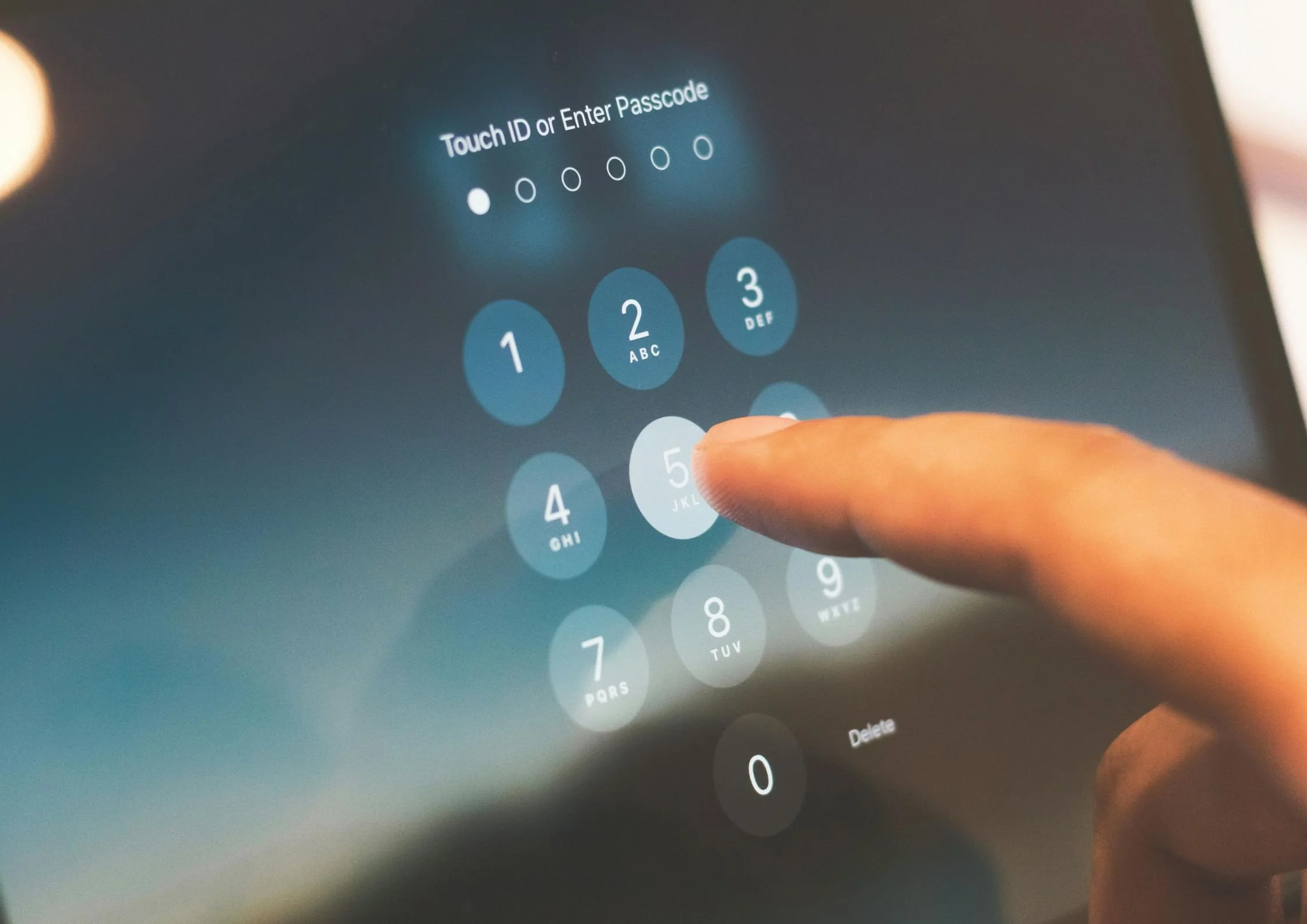 École Polytechnique partners with Orange to support cybersecurity and AI research