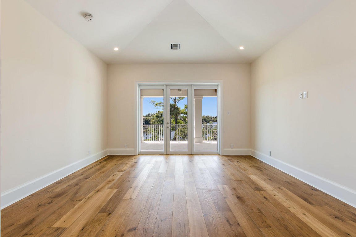 15 Master Bedroom.jpg