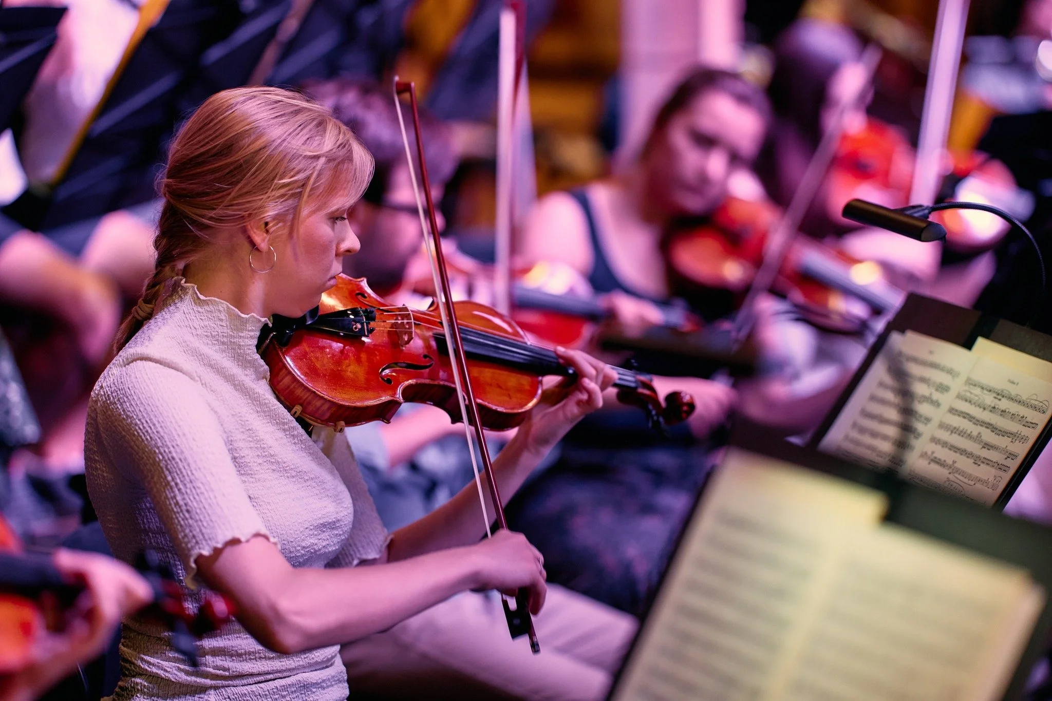 🎻 What does it take to be a true orchestral leader?
Discover the art of musicality, communication, and leadership at our Vienna Lab (25–27 November 2025) with renowned mentors Jukka-Pekka Saraste, Sophie Heinrich and Sarah Osa. Over three day