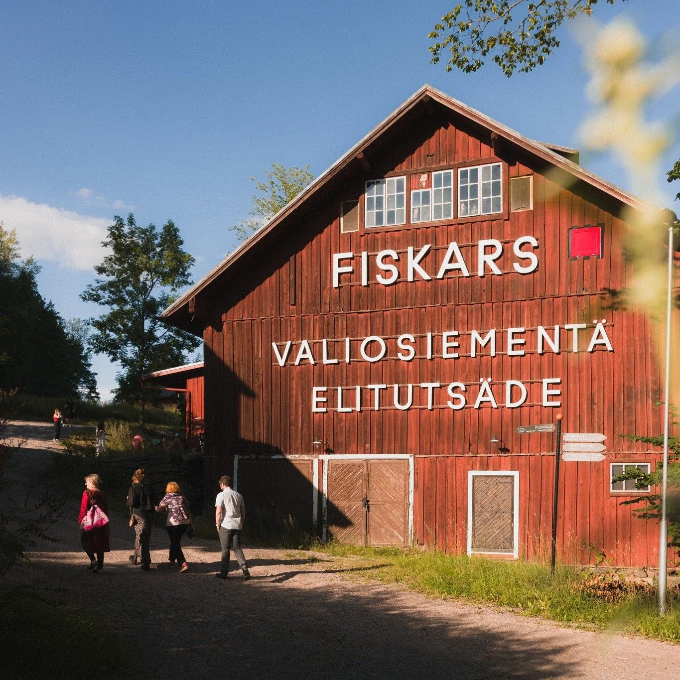 We can't wait to be back in Fiskars for the easter Sessions 2026! ✨🎻

There's only a few weeks before the concerts with the LEAD! mentors and the talented musicians of the Finnish String Academy, so reserve you place now.

Link to Tiketti in bio.

#