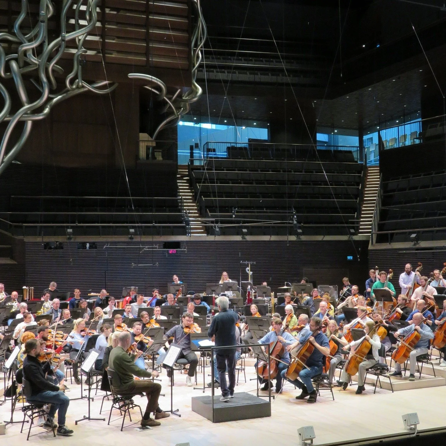 The rehearsal period for Mahler's 3rd Symphony with Jukka-Pekka Saraste, Karen Cargill and the Helsinki Philharmonic Orchestra is in motion. We are happy to see our young instrumental students learn and benefit from this experience.

#lead2026