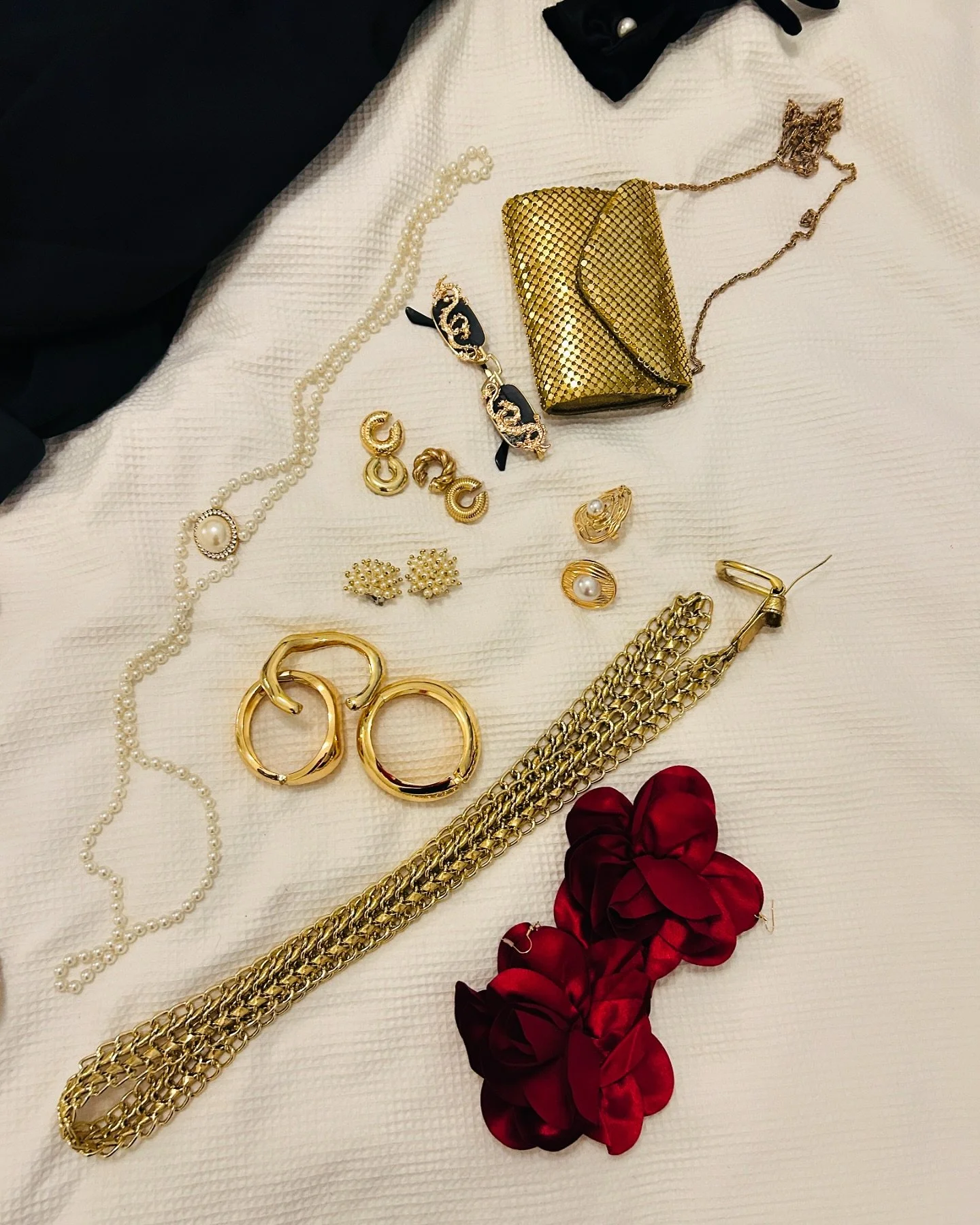 Turned a belt into a necklace&hellip;✨
Turned a look into a style&hellip;✨
Turned vintage into luxury&hellip;✨
Turned the village, into my crowd! ✨
#ITurnedItUP
&bull;
&bull;
&bull;
&bull;
&bull;
&bull;
&bull;
&bull;
&bull;
&bull;
#Style #MyStyle #Ju