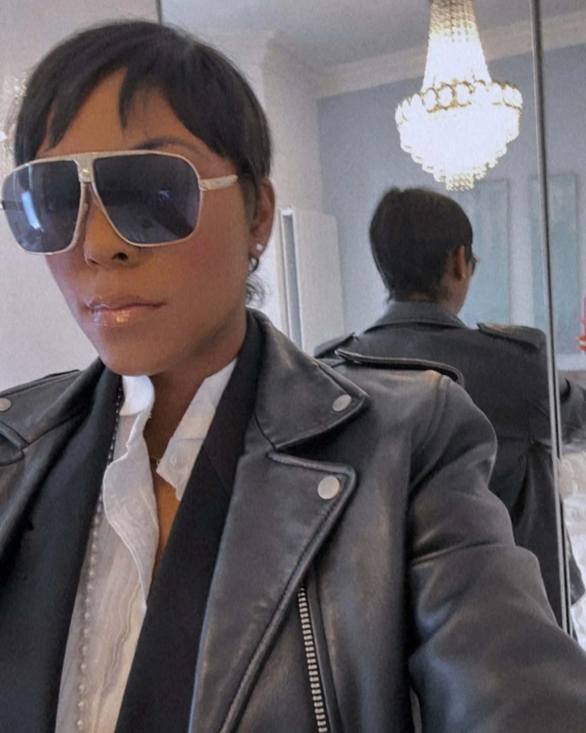 Venus in Mars&hellip;✨
&bull;
&bull;
&bull;
&bull;
&bull;
&bull;
&bull;
&bull;
&bull;
&bull;
&bull;
Adapt&hellip;the style is ever-changing! #TheChameleon 
&bull;
&bull;
&bull;
#MyStyle #JustMe #Black&amp;White #ForTheLoveofMichael #DearKarl #YvesWil