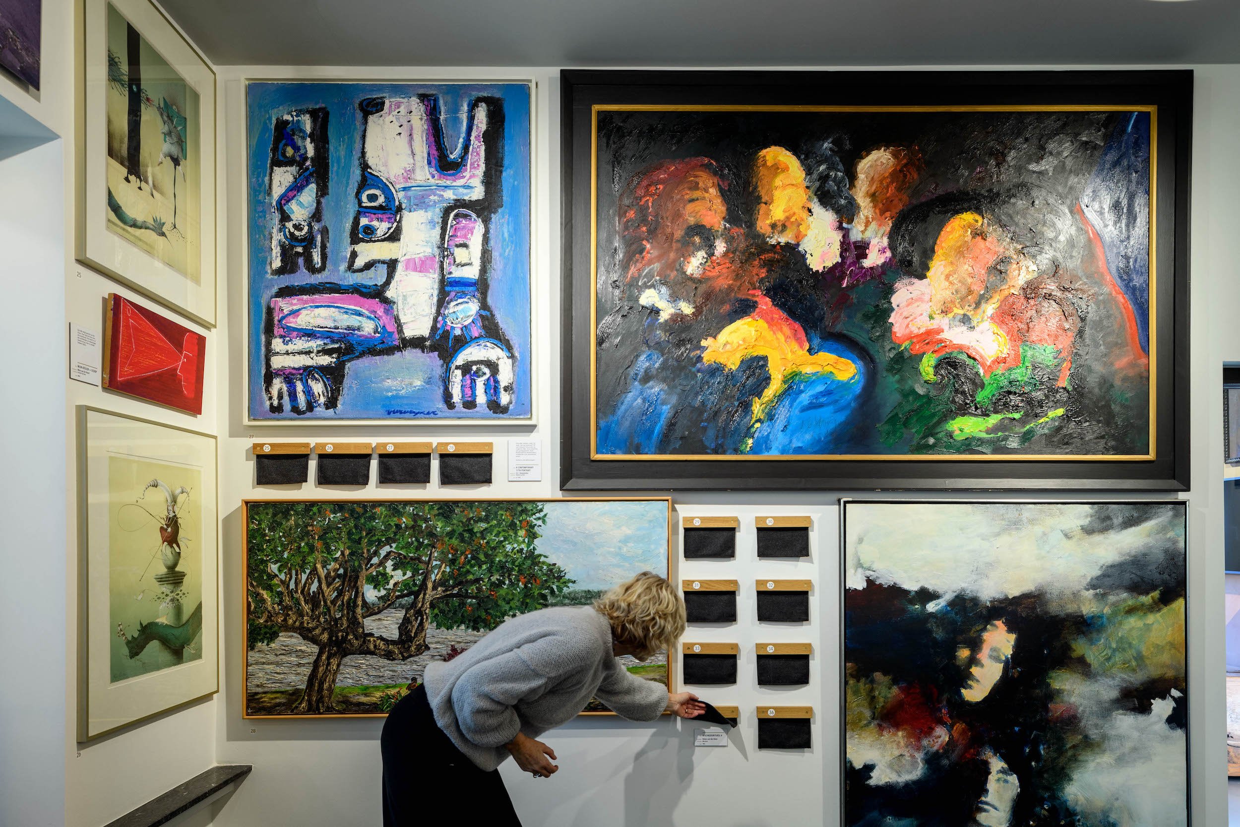 Raadhuis Schijndel_72-learn-to-look-at-art-looking-hidden-interior-spatial-exhibition-design-designwolf.jpg