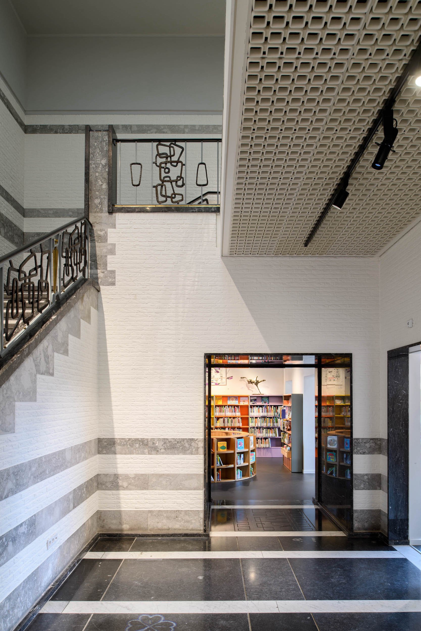 Raadhuis Schijndel_15-library-reception-interactive-art-tour-interior-spatial-exhibition-design-designwolf.jpg