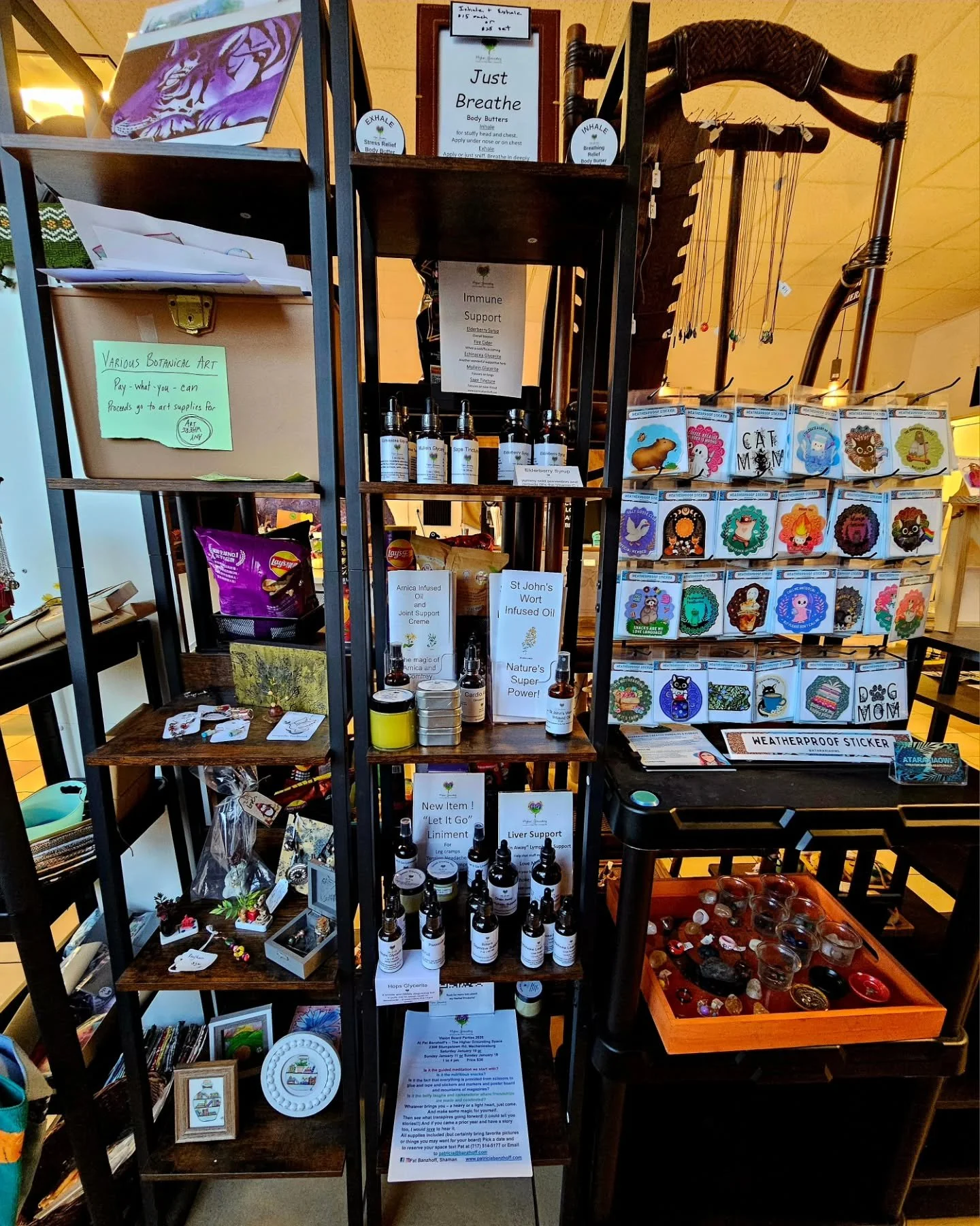 what's new in your world? 🌎 

the holidays had items from local creators moving &amp; we had a big week of revamping and restocking for the new year ✨️

Amazon Ecology refilled their selection of handmade Peruvian bird ornaments 🦜

Colon Creations,