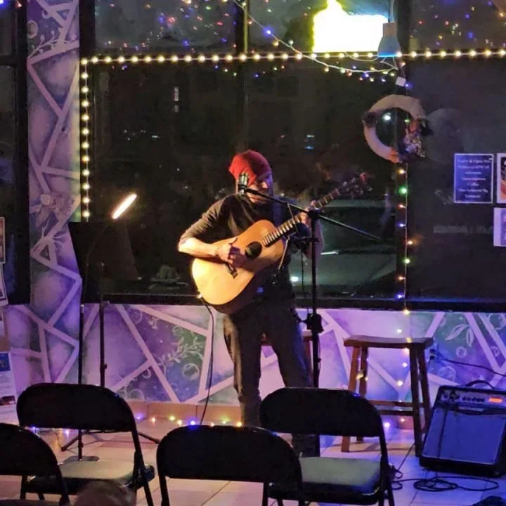 time well spent 💚☕️

every week &amp; every experience has something different to offer ✨️

art night &amp; potluck captured that with lots of interesting free food &amp; a range of creations from our guests 🎨

Chef Eli came through with 3 new empa