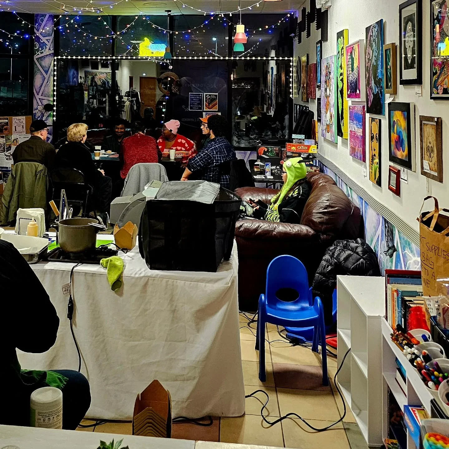 best two out of three 🎮🥟🎲💚

come thru for empanadas &amp; game night Wednesday, featuring three new empanadas made to order by Chef Eli 👨&zwj;🍳 🥟

we'll have retro game systems from Kelly at Retro &amp; Rad to play 🎮

plus tons of board games