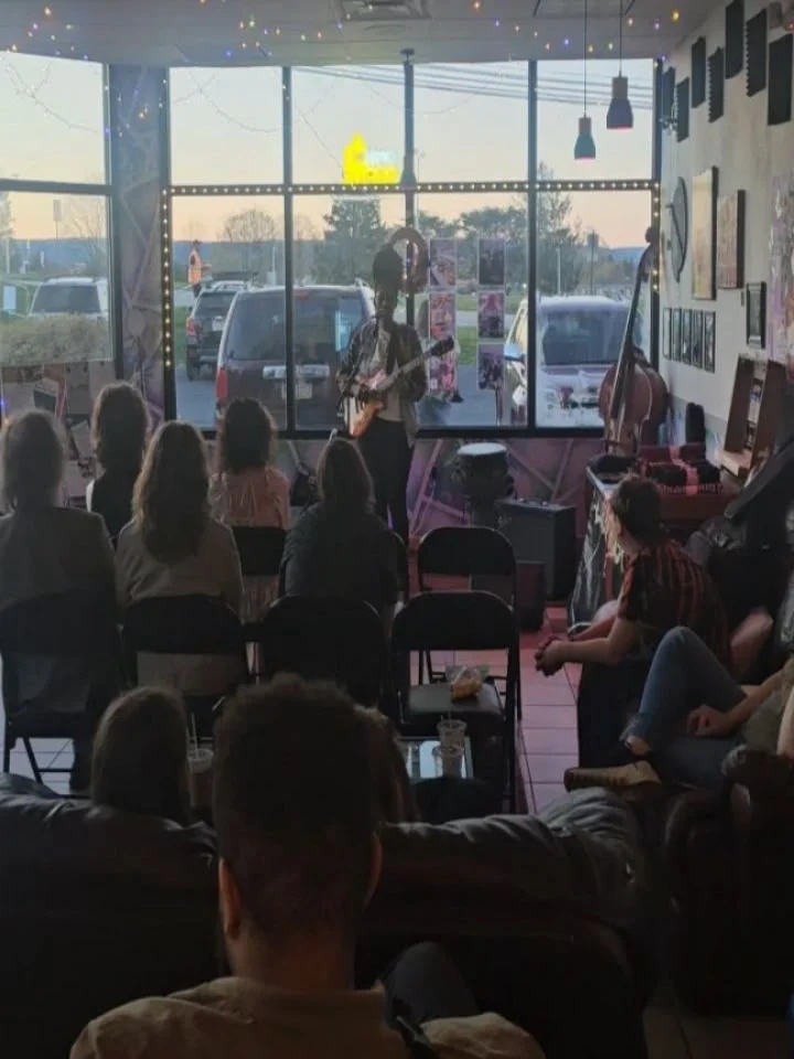 sunset serenade 🌅💚☕️

one of the best parts of hosting events is getting to see &amp; hear what our wonderful community has to share while we're making a tasty drinks ☕️

thank you to Kita, Nate &amp; Lucid Ruby for a beautiful Saturday night 🌙 

