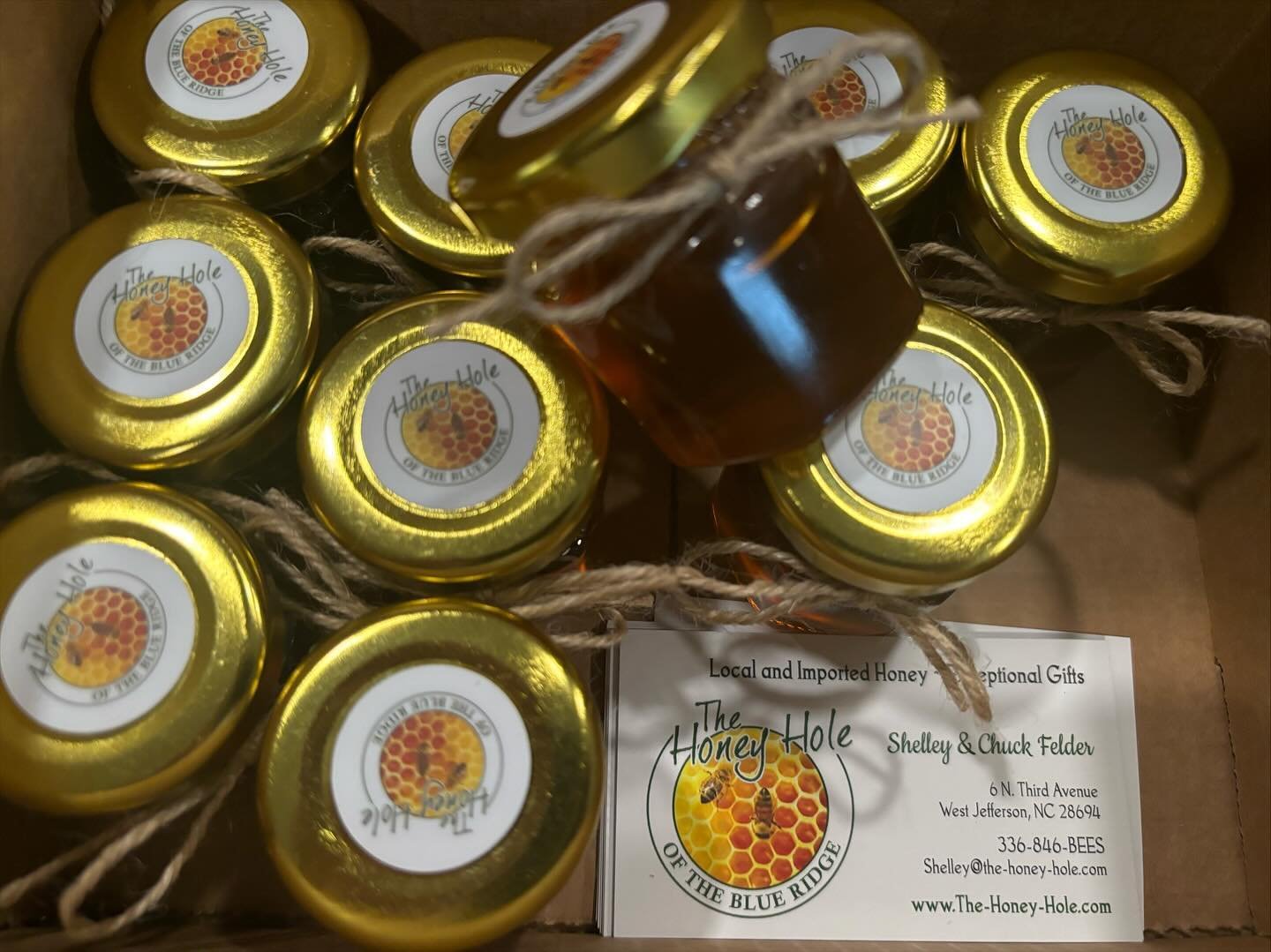 Another bee 🐝- utiful partnership has blossomed 🌸 

The Honey Hole 🍯 in downtown West Jefferson offers delicious local honey and honey varieties, gorgeous fine gifts and more. Our #geodome guests will be surprised with a sample of their yummy offe