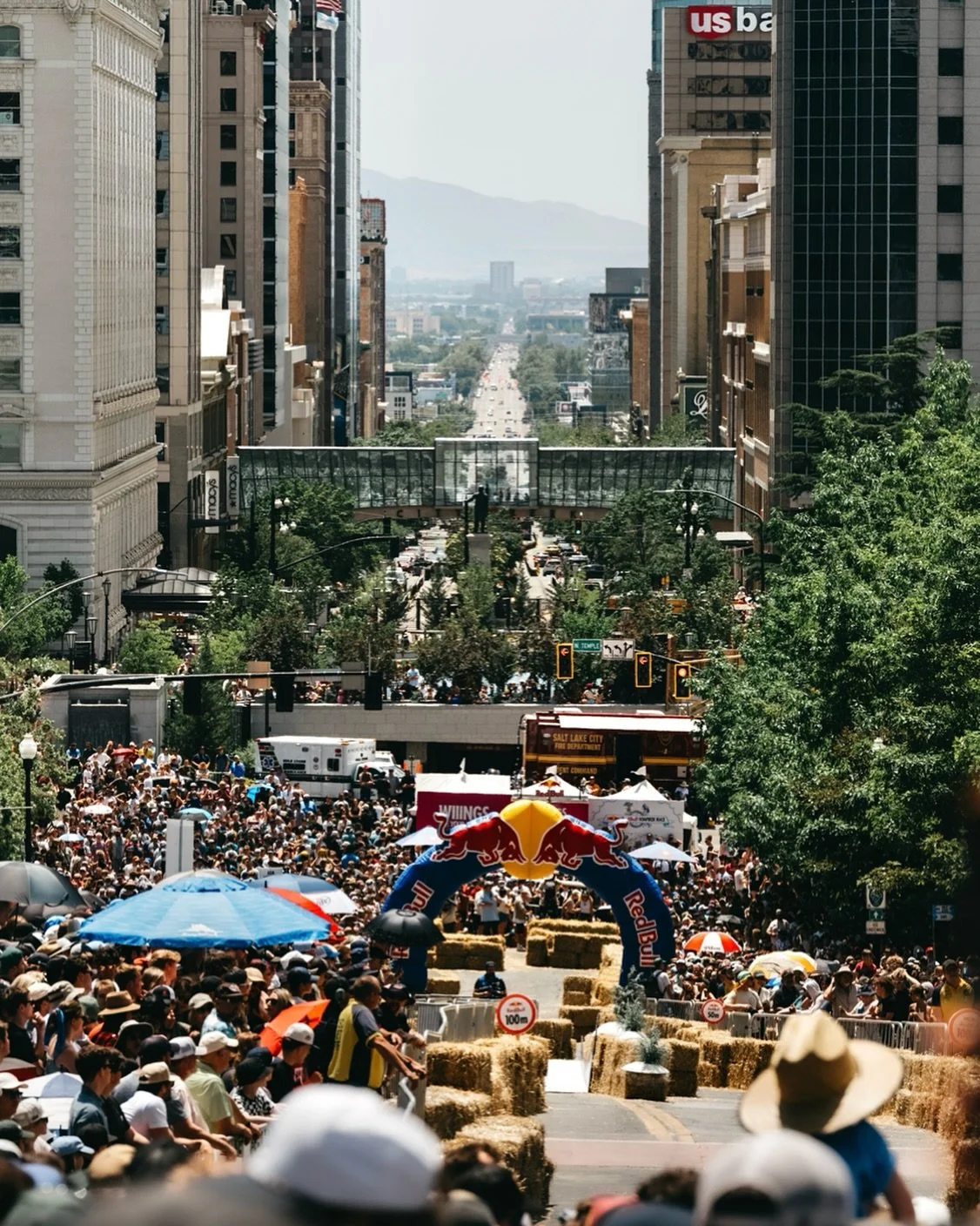 @redbullsoapbox came to #slc last month. We captured the event with an estimated 50,000 spectators. 
Wowza! 
With nearly 100 degree weather the turn out was astonishing and really shows the support from locals for unique events in #utah. 

Thank you 
