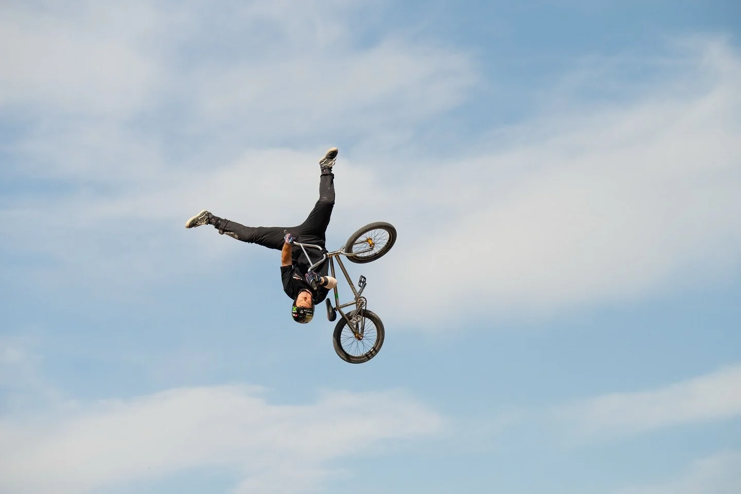 Are we sure @rwilly doesn&rsquo;t have wings? 

Congrats to him for his wins this weekend at @xgames 30th anniversary. 

Thank you to @slmag for having #hazelolivercreative out capturing all the fun!

#slc #bmx #sonyalpha