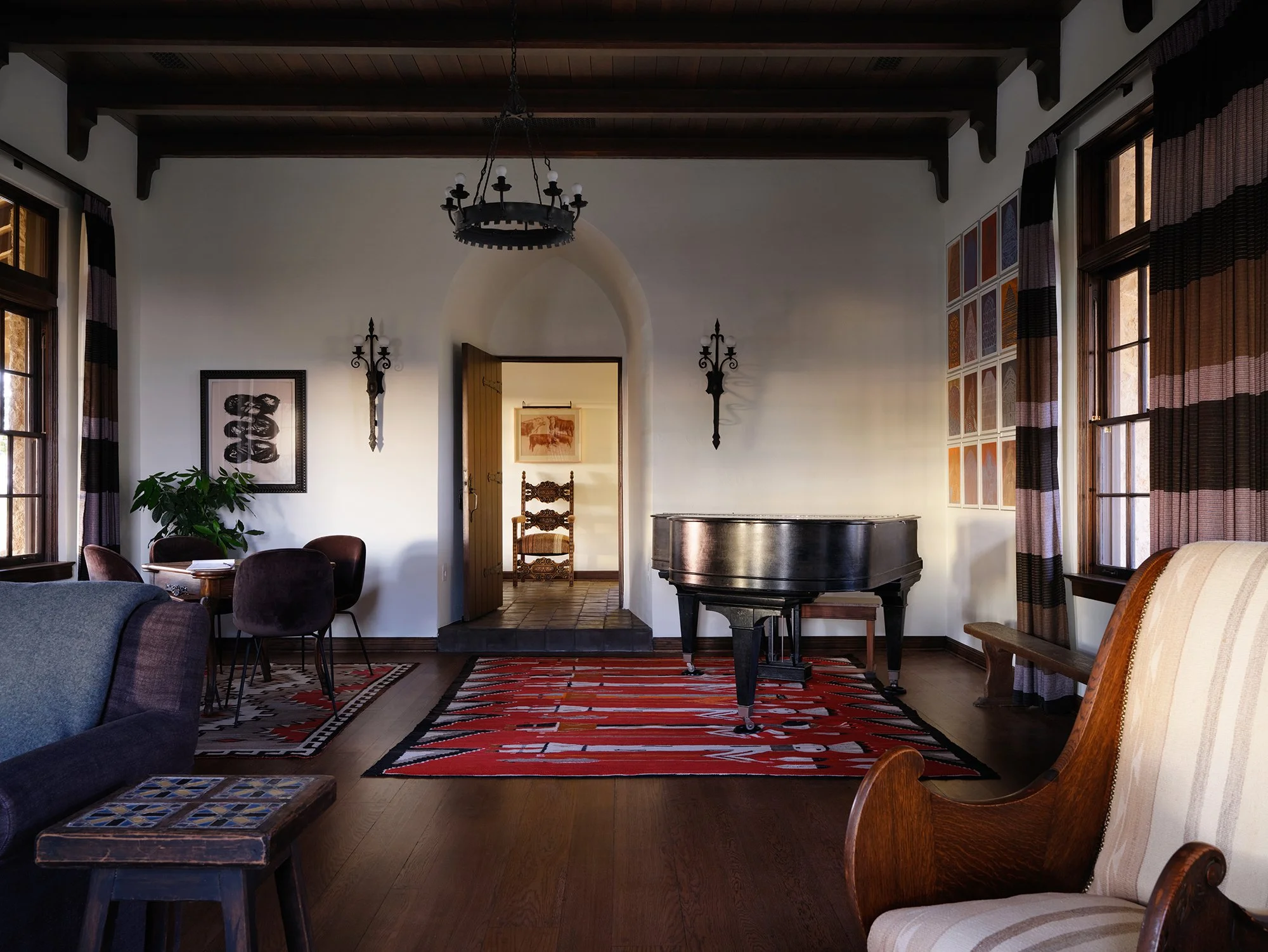 4_Texas Ranch House_Cuppett Kilpatrick Architecture and Interior Design_Austin Texas_spanish-mexican-colonial-wood-beams-corbels-living-room-plaster-arch-wrought-iron-interior-design.jpg