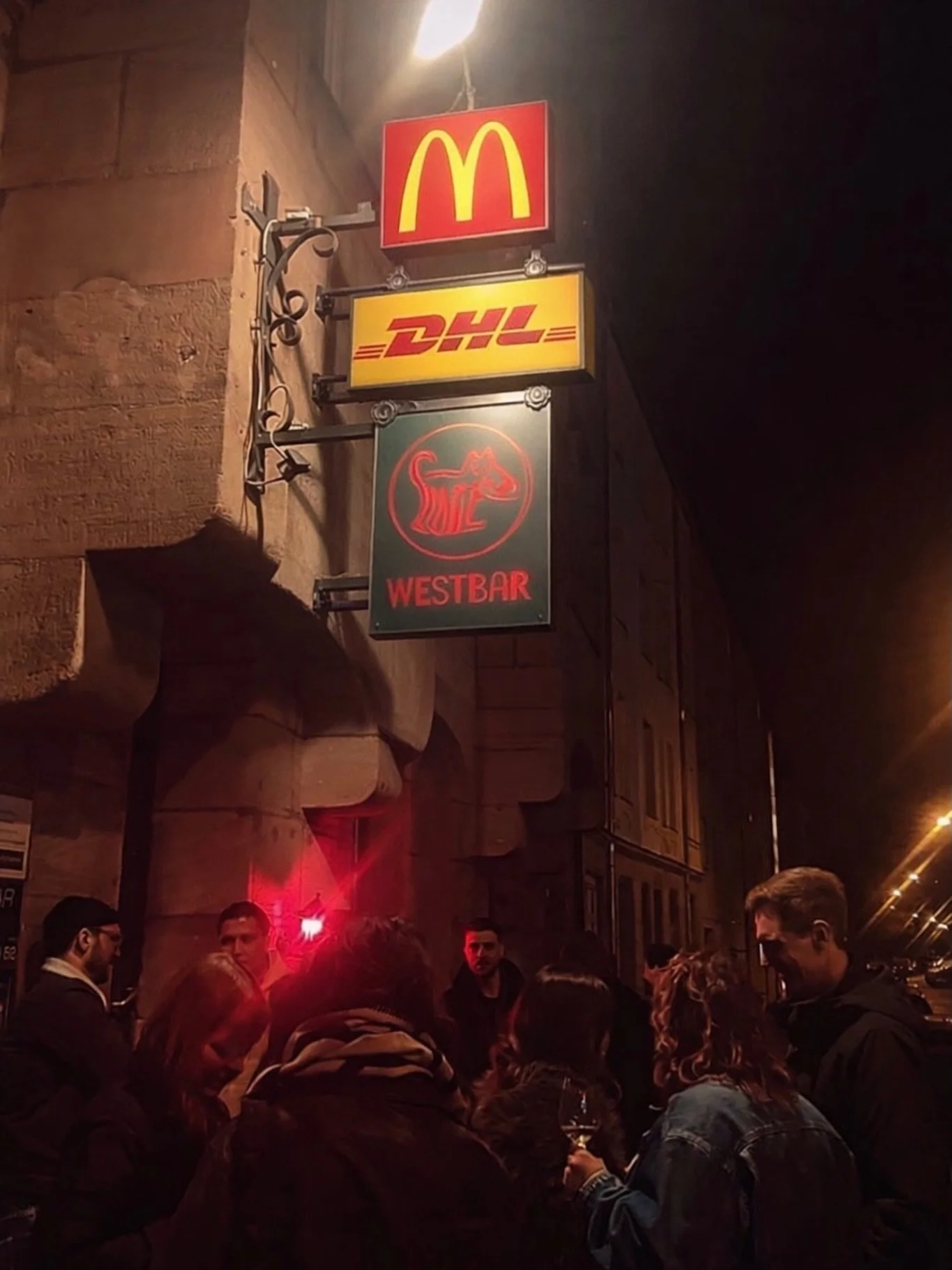 Erster Stop&hellip; aber nicht der letzte 😏

Wir haben beschlossen: Es wird Zeit f&uuml;r finanzielle Freiheit 💸
Also drehen wir den Spie&szlig; jetzt einfach um &mdash; nachts Westbar, tags&uuml;ber Business.

Bald hei&szlig;t&rsquo;s:
☕ morgens K