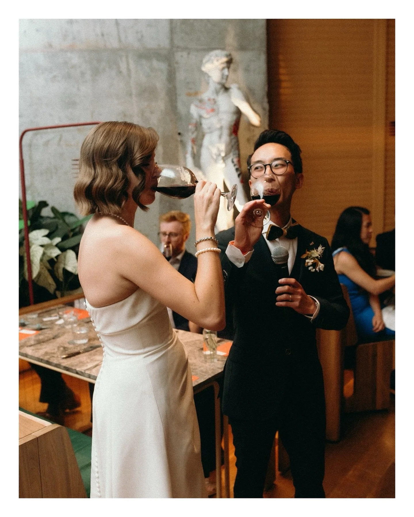 L&rsquo;amour se c&eacute;l&egrave;bre partout.
M&ecirc;me - et surtout - autour d&rsquo;une belle table. Et pourquoi pas dans un restaurant qui vous ressemble, entour&eacute;s des gens que vous aime?

Un mariage intime dans un restaurant, c&rsquo;es