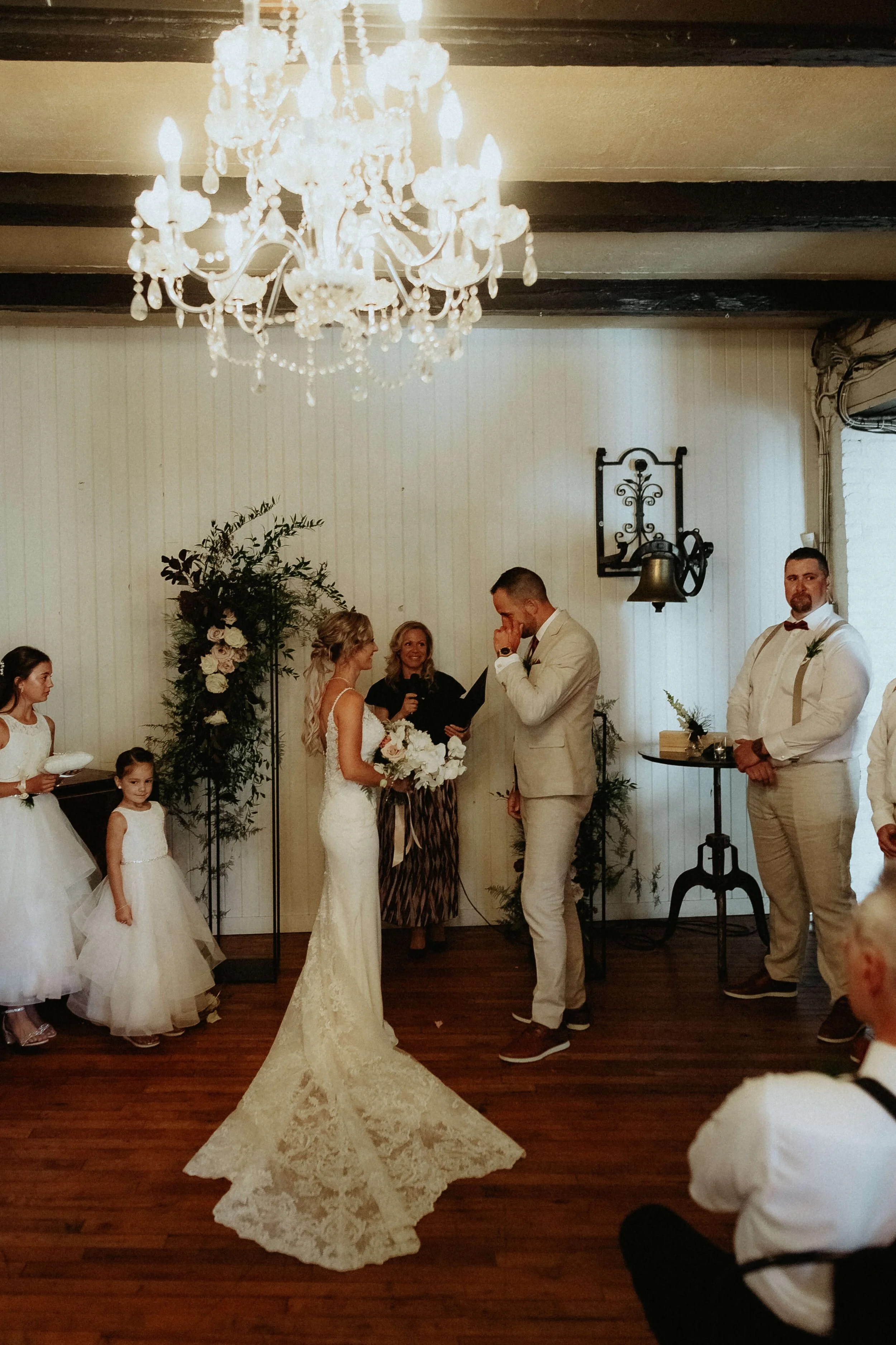ceremonie-mariage-montreal-auberge-saint-gabriel 6.jpg