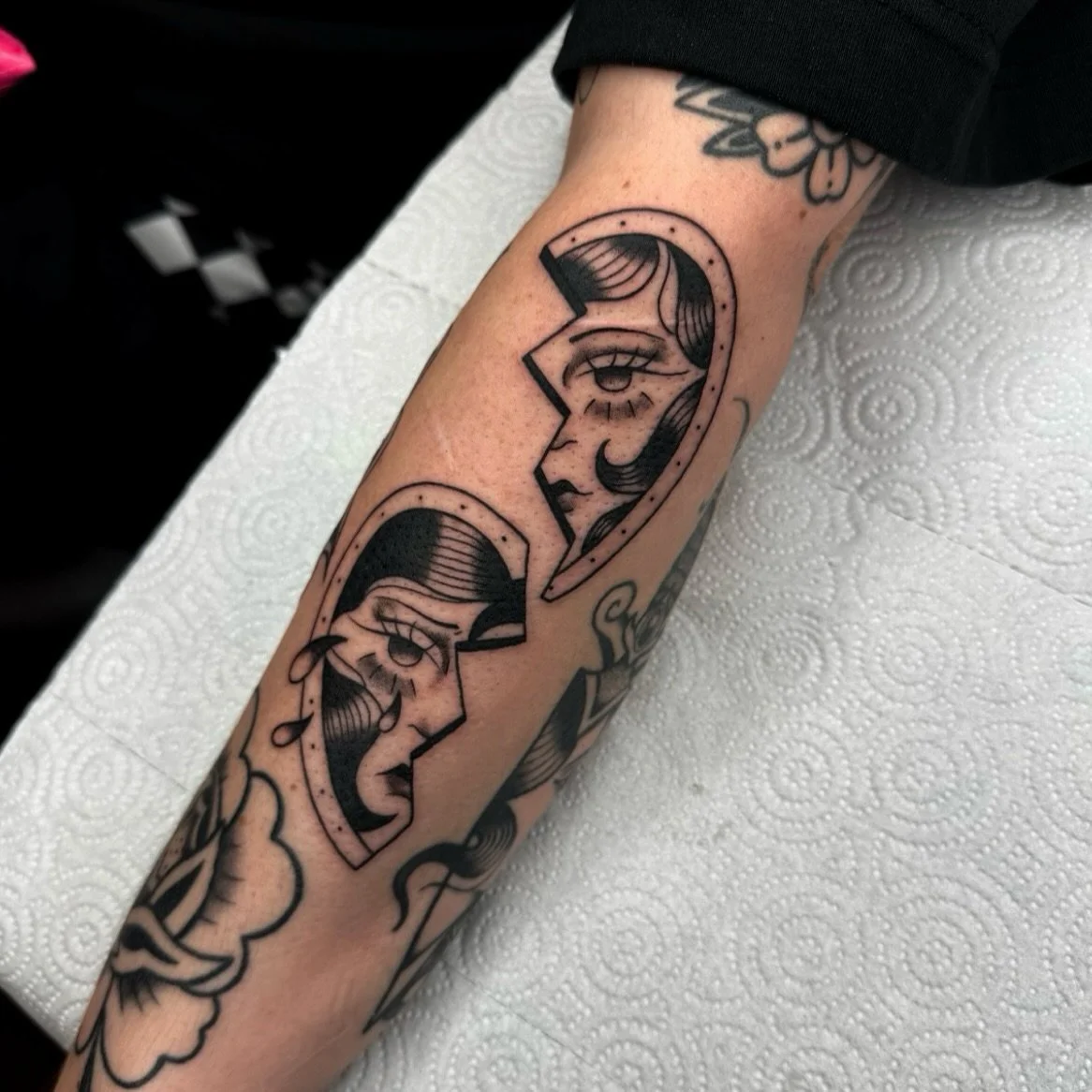 Happy &amp; sad broken heart for Taylor ❤️&zwj;🔥
.
.
.
#femaletattooartist #ladytattooers #georgiatattooartist #northgeorgiatattooartists #romegatattooartist #romegatattoo #downtownromega #romega #calhounga #kennesaw #atlantatattooartist