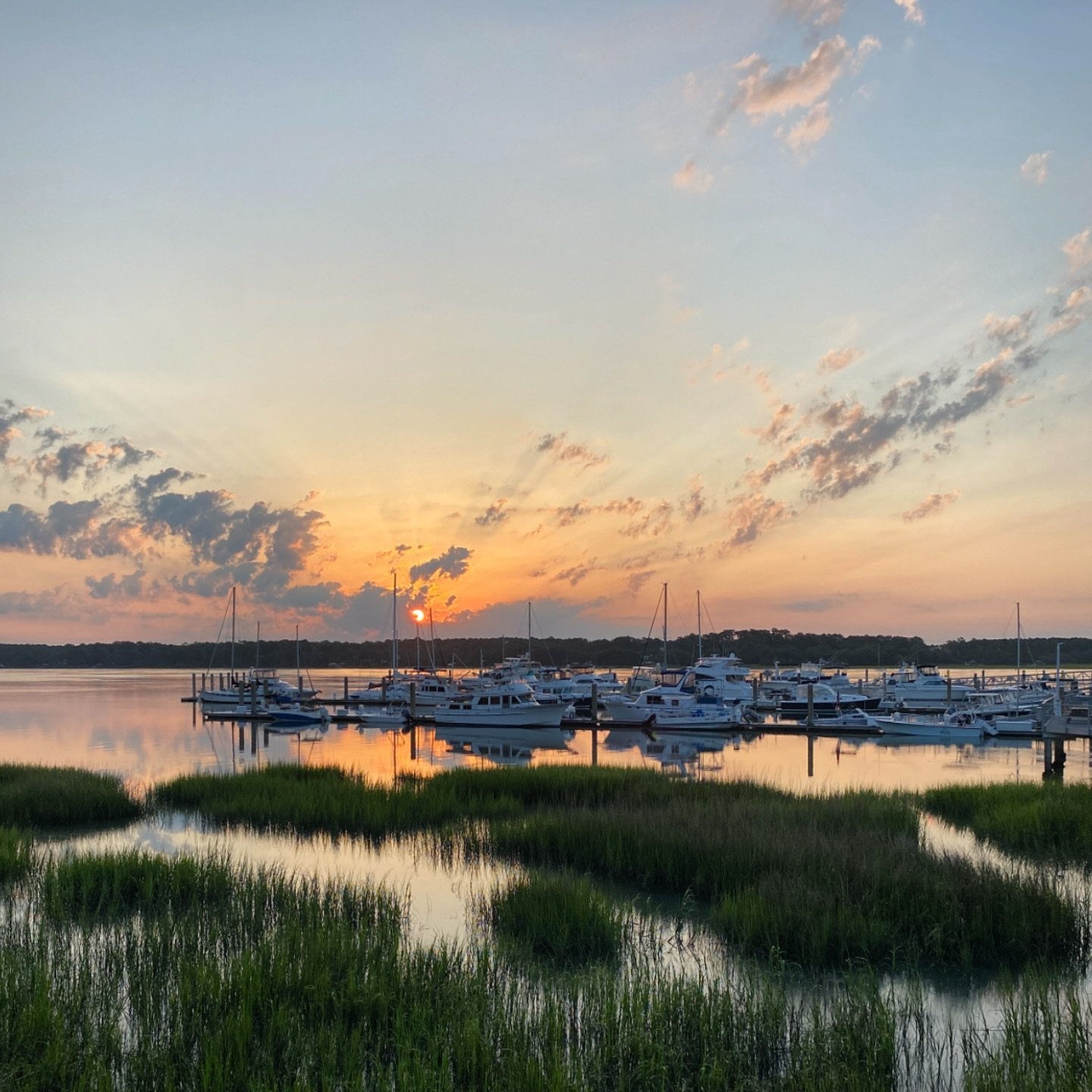 The stage is set for a beautiful cruise! 

#luvbft #beaufortsc #beaufortdolphinadventures