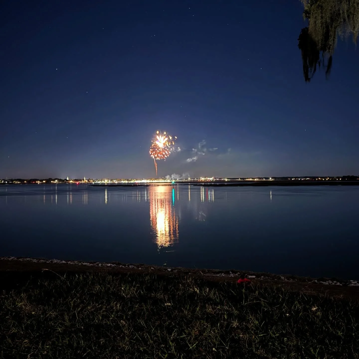 🎇HAPPY NEW YEAR BEAUFORT! 🎇

We are so grateful for our team of captains and for everyone who has adventured with us in 2025. 

Cheers to new adventures, creating memories, and enjoying more time in the present moment! 🐬 

#luvbft #beaufortsc #low