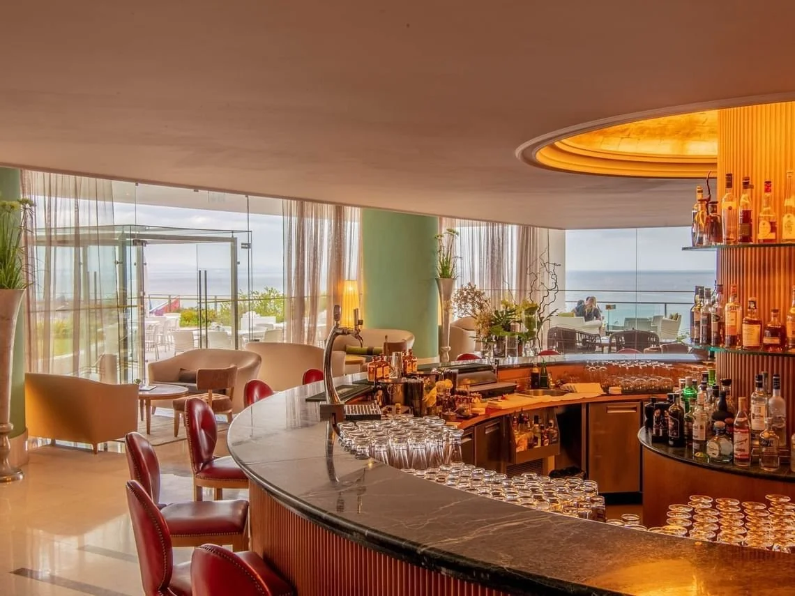 bar-em-cascais-portugal_standard.jpg