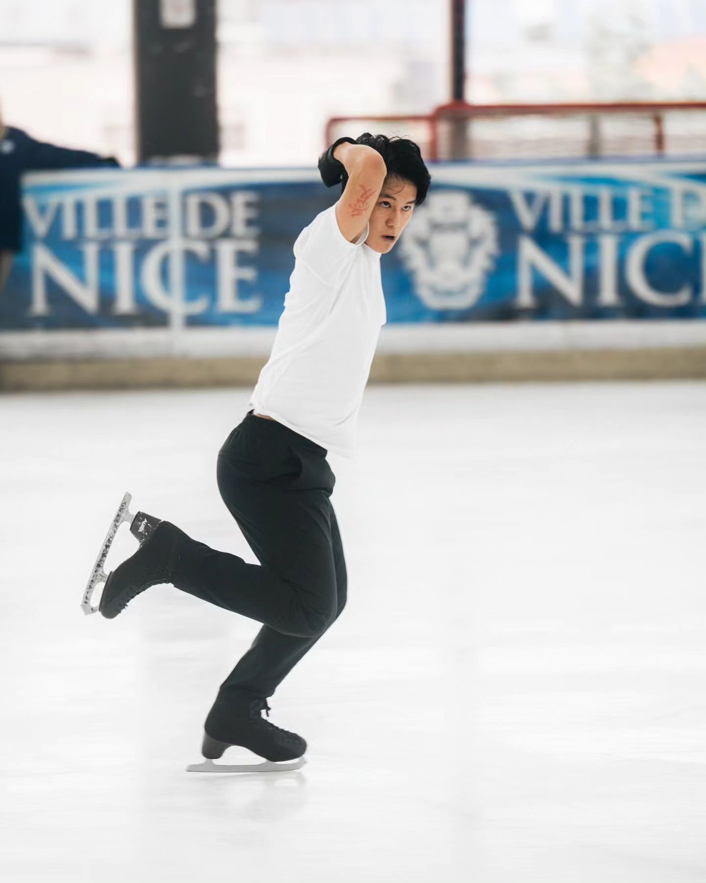 A couple more days and I compete for the first time this season.
I can't wait to perform these programs for you 😁

#figureskating #patinageartistique #フィギュアスケート #фигурноекатание #auraskates #johnwilsonblades  #isufigureskating