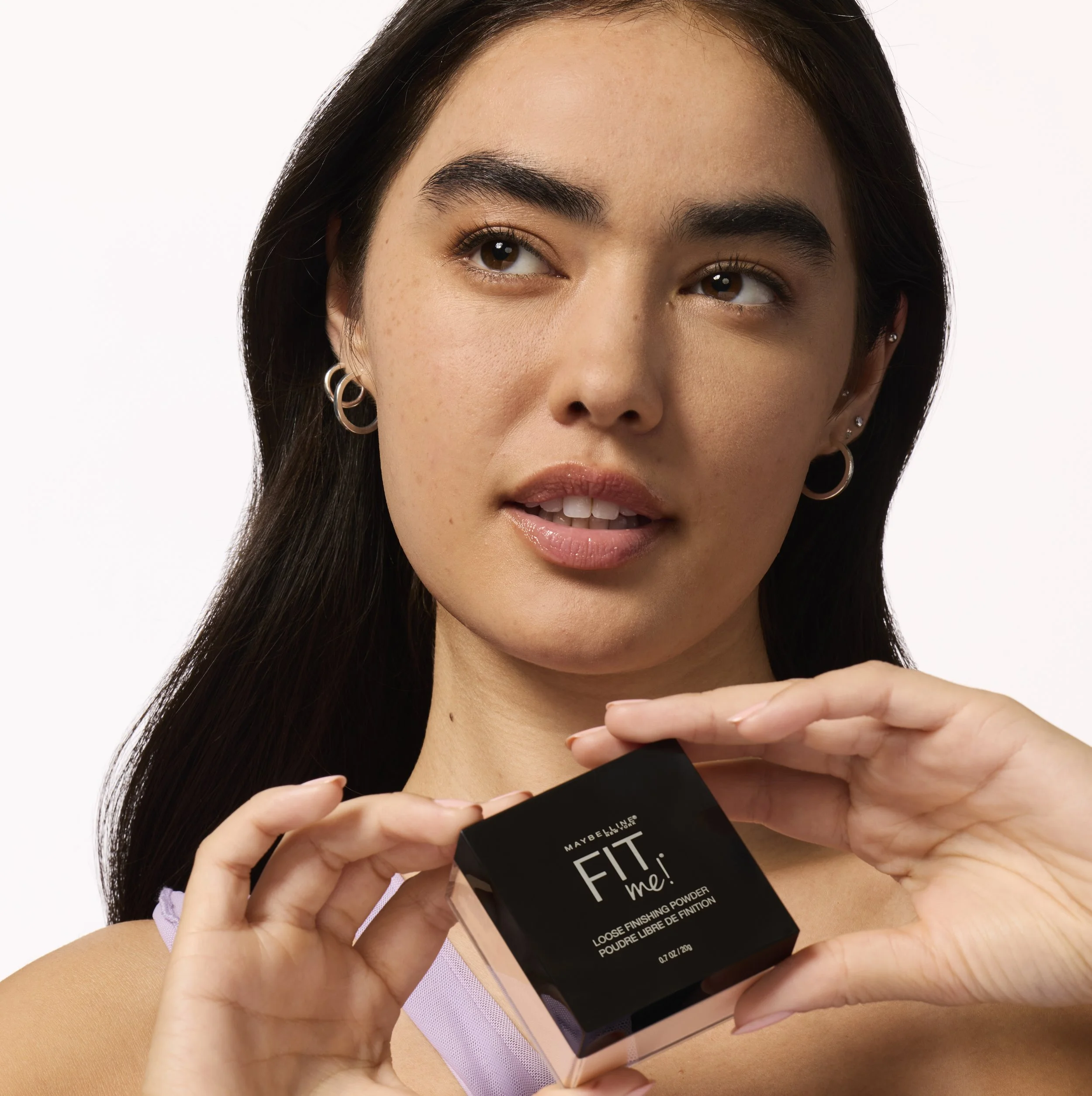 MNY-COS-FACE-FITME-LOOSEPOWDER-LIGHT-041554502022-LIFESTYLE-MIA-BJ_022.jpg