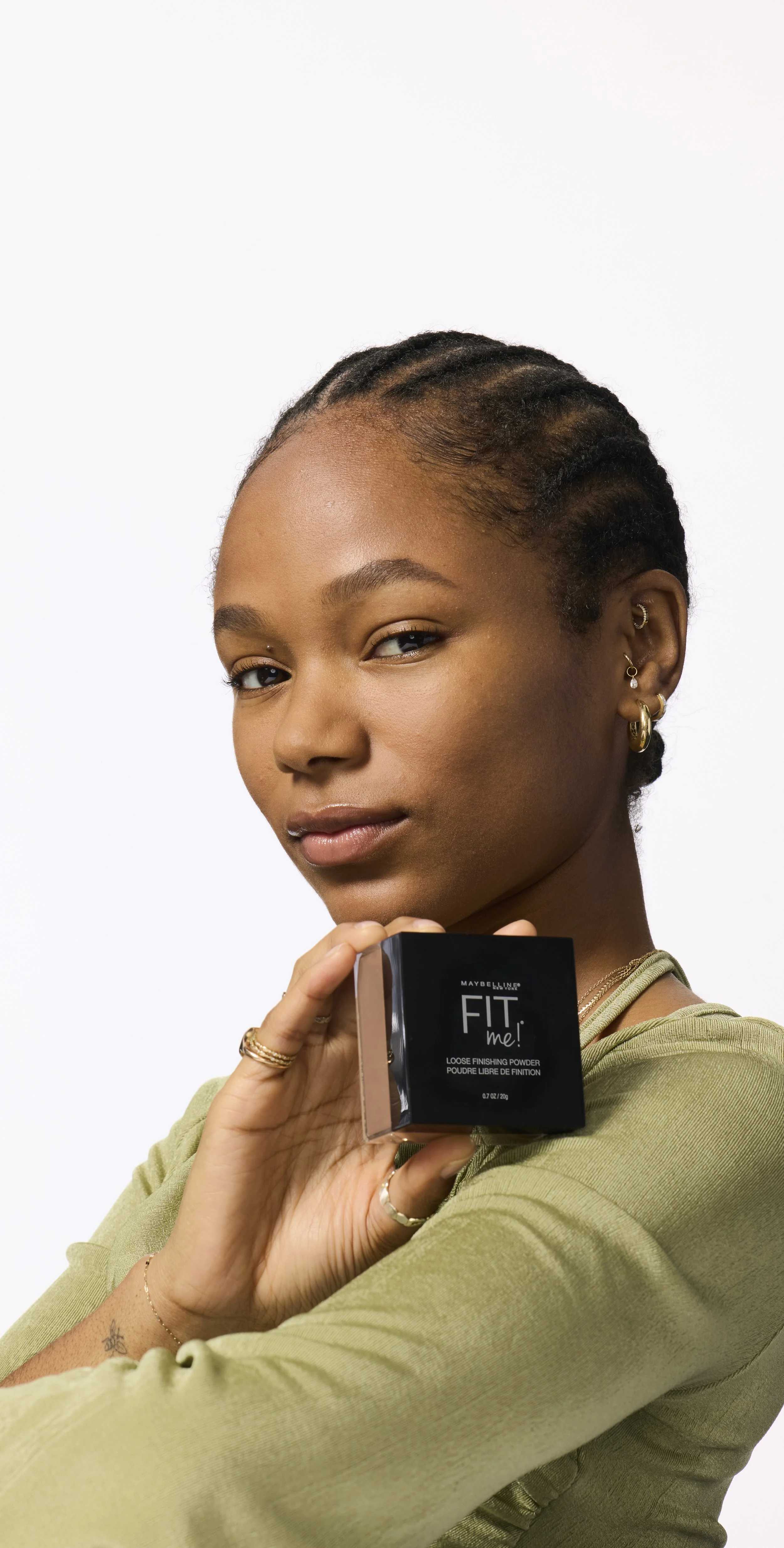 MNY-COS-FACE-FITME-LOOSEPOWDER-DEEP-041554503043-LIFESTYLE-NAJEEN-BJ_036.jpg
