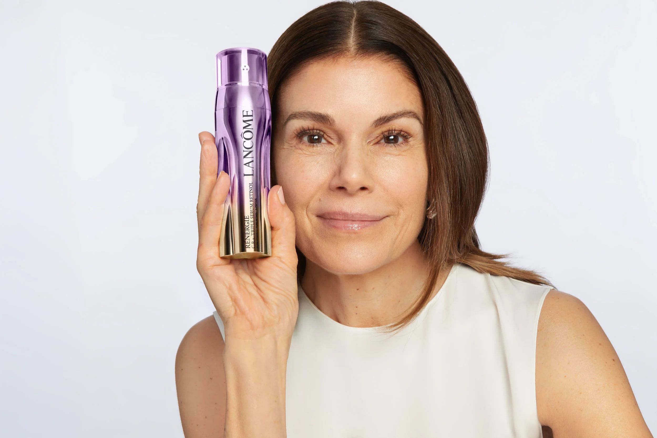 Shot9_LancomeQ1_RGNRetinol_HoldingProduct_Suzanne_HZ_1496_v4.jpg