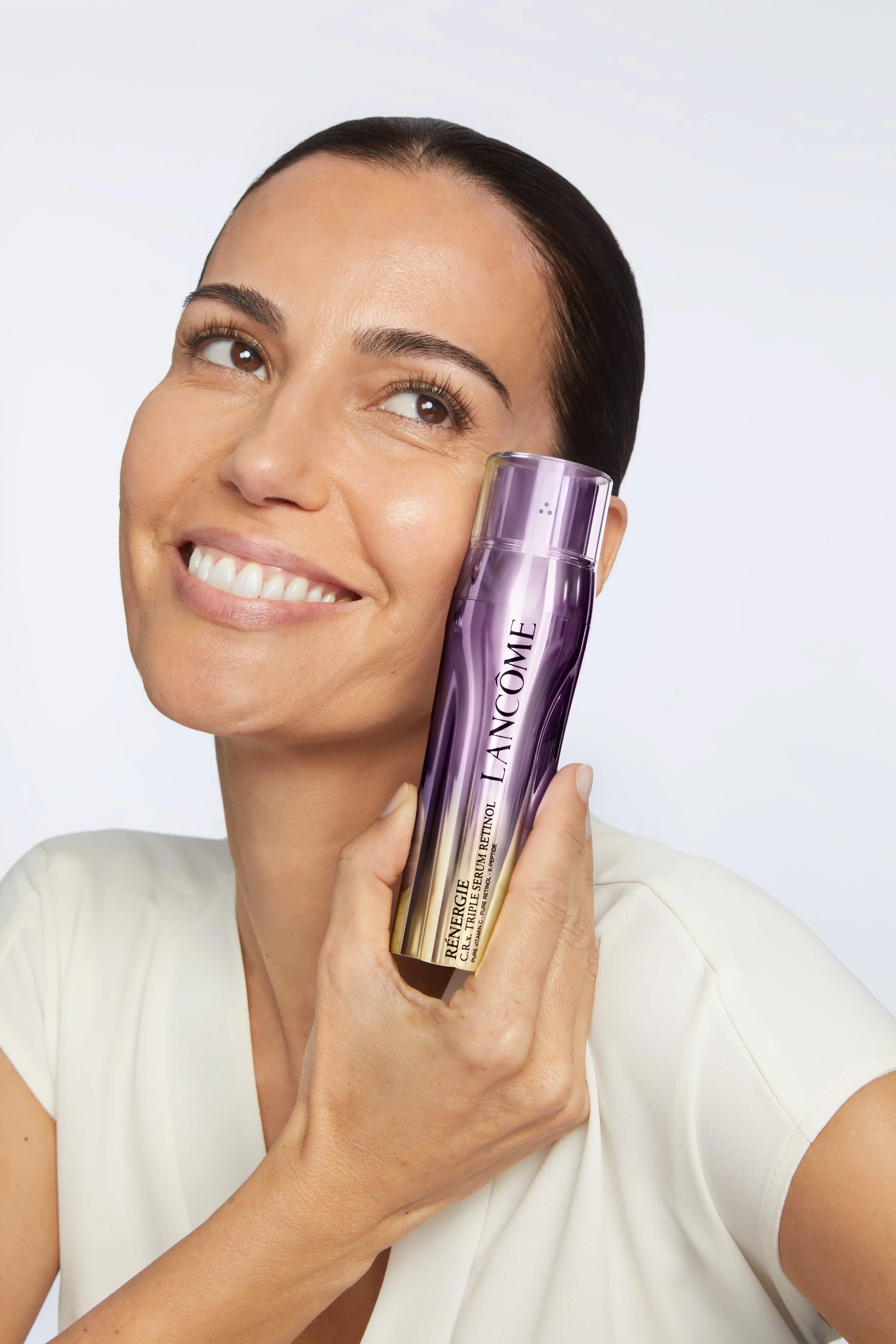 Shot6_LancomeQ1_RGNRetinol_HoldingProduct_Laiz_HZ_1003_v5.jpg