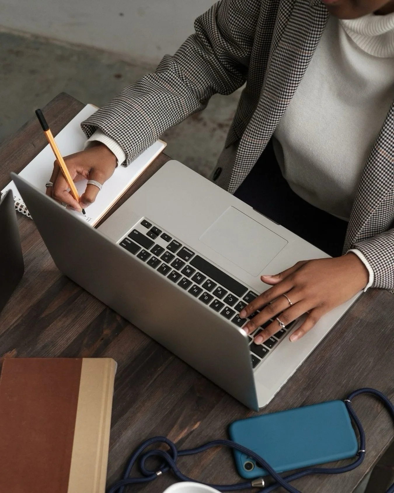 Considering hiring a Virtual Assistant but not sure what works for financially? Get in touch via DM and we can discuss what level of support you need and how that can align with your budget!