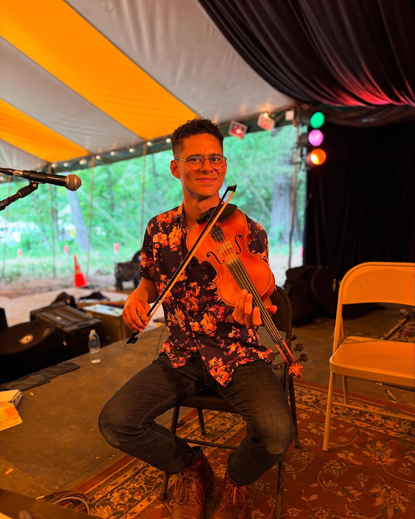 Overdue life update and Shakori post!

NC is great, music is still life-changing and community-building, and I love my friends and fam here and abroad! Moved into a new place, working on new material, and am having a lot of fun playing and recording 