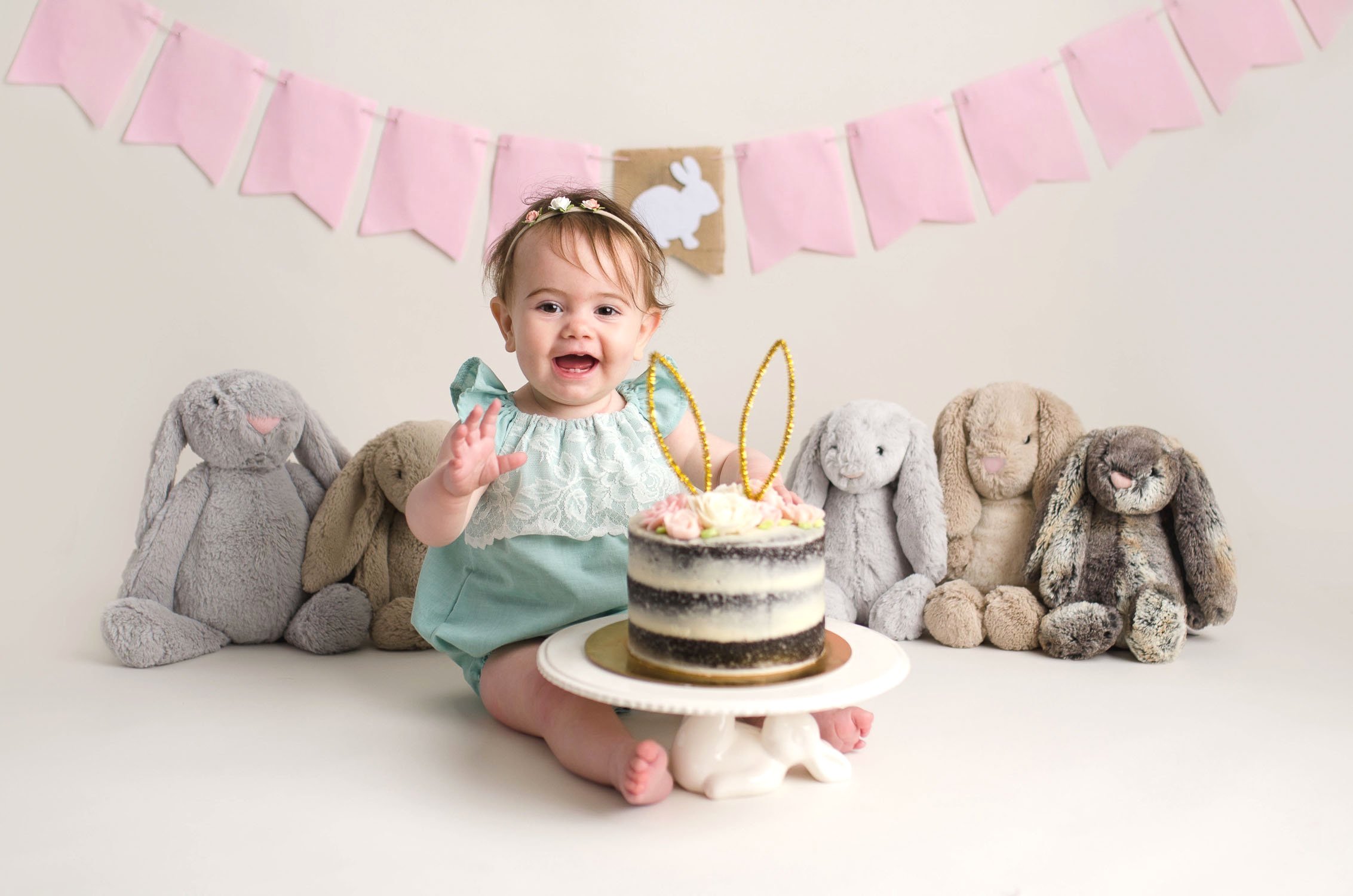 Kelowna Lake Country Okanagan Cake Smash Birthday Photographer