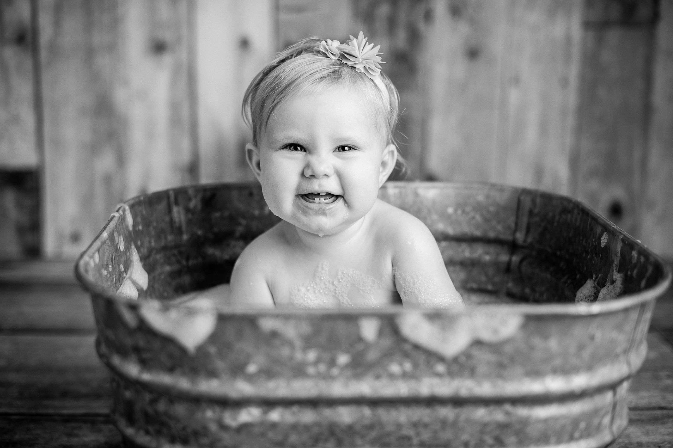 Kelowna Lake Country Okanagan Cake Smash Birthday Photographer