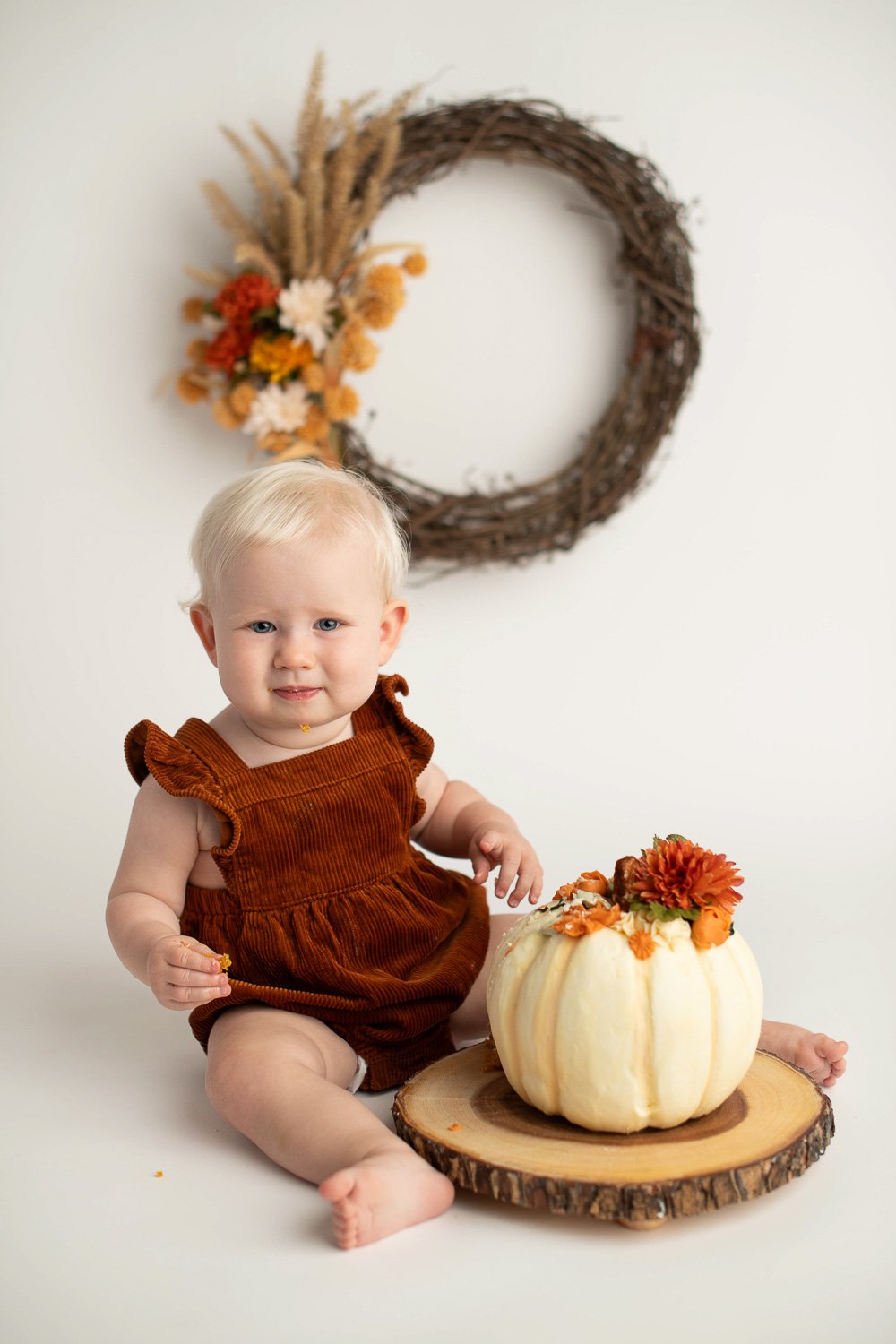 Kelowna Lake Country Okanagan Cake Smash Birthday Photographer