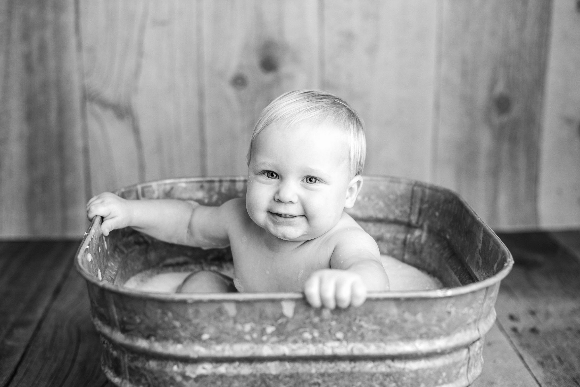 Kelowna Lake Country Okanagan Cake Smash Birthday Photographer