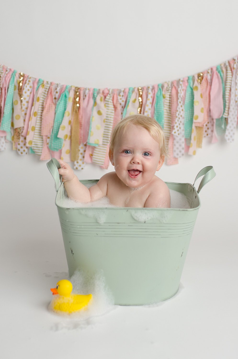Kelowna Lake Country Okanagan Cake Smash Birthday Photographer
